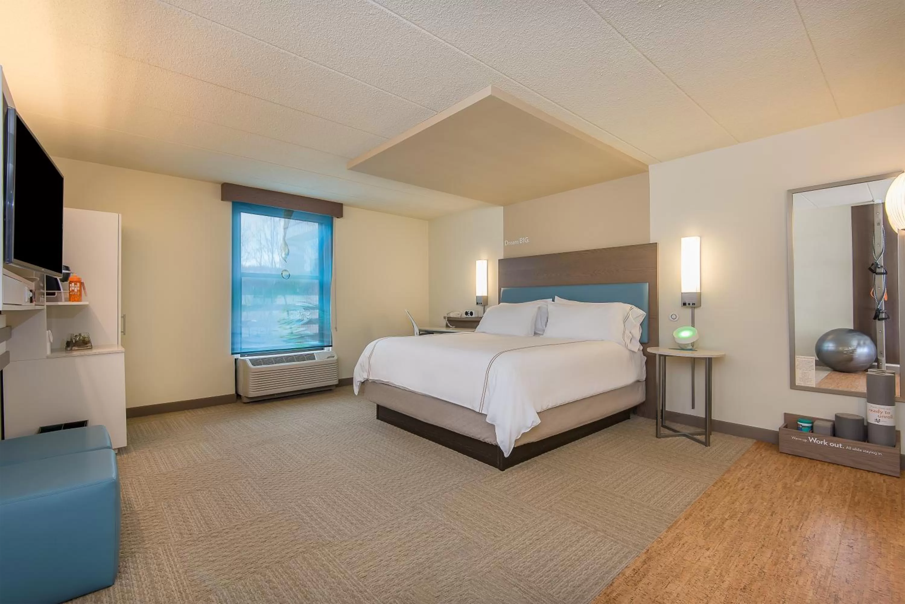 Queen Room - Mobility Access Roll in Shower/Non-Smoking in EVEN Hotel Norwalk by IHG