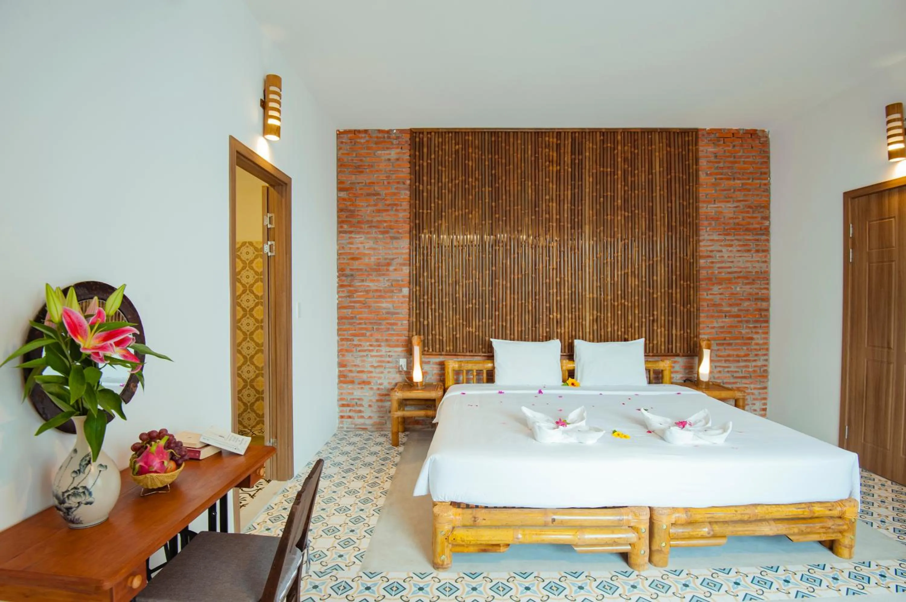 Deluxe Double or Twin Room in Hoi An Rustic Villa