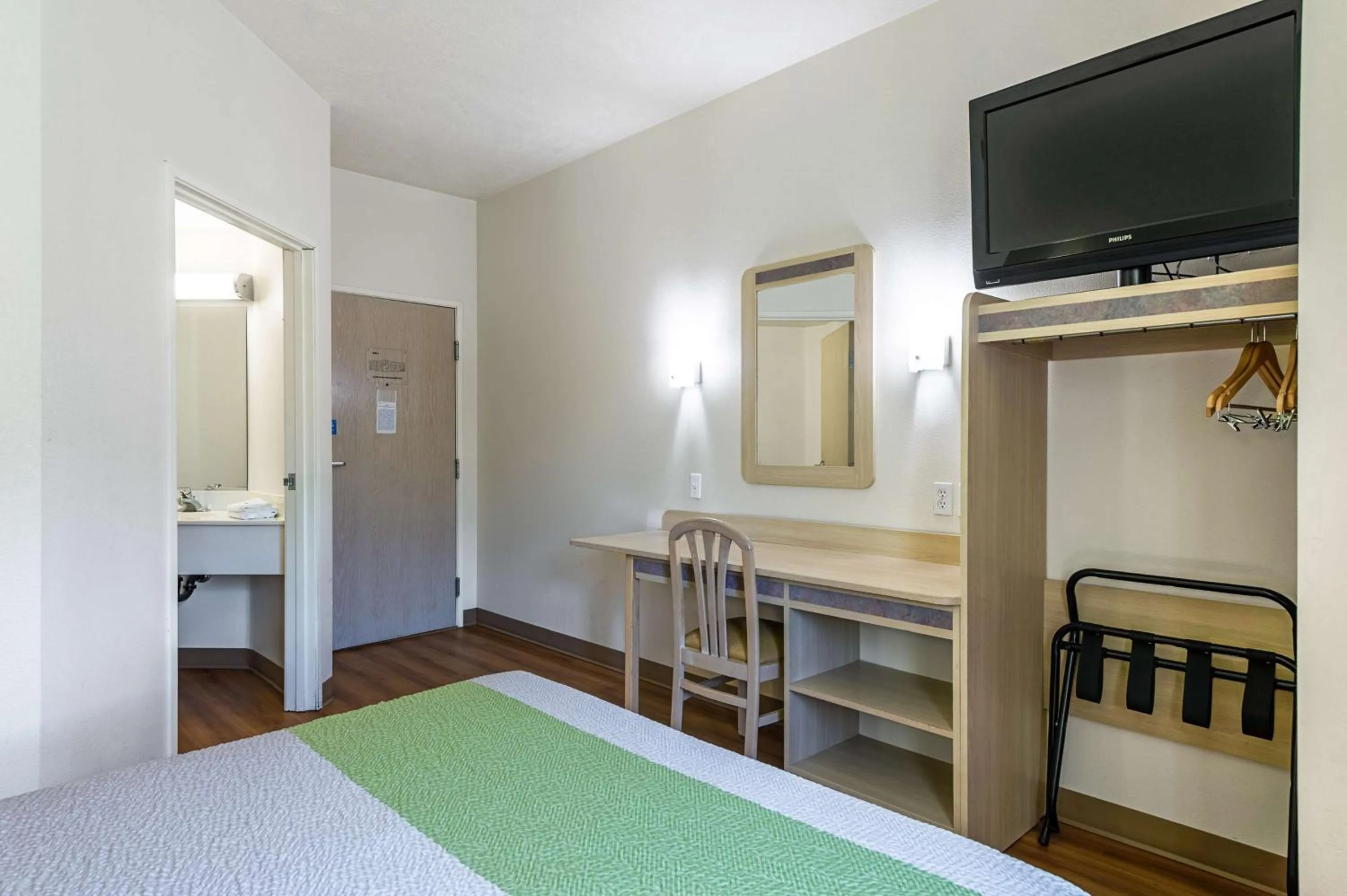 Queen Room - Disability Access in Motel 6-Cedar City, UT