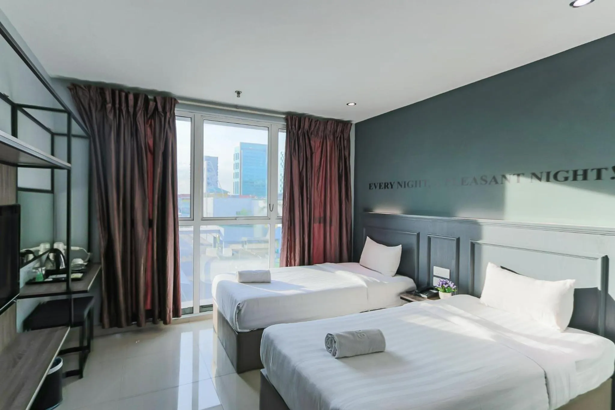 Deluxe Twin Single with Window in Hotel 99 Bandar Puteri Puchong