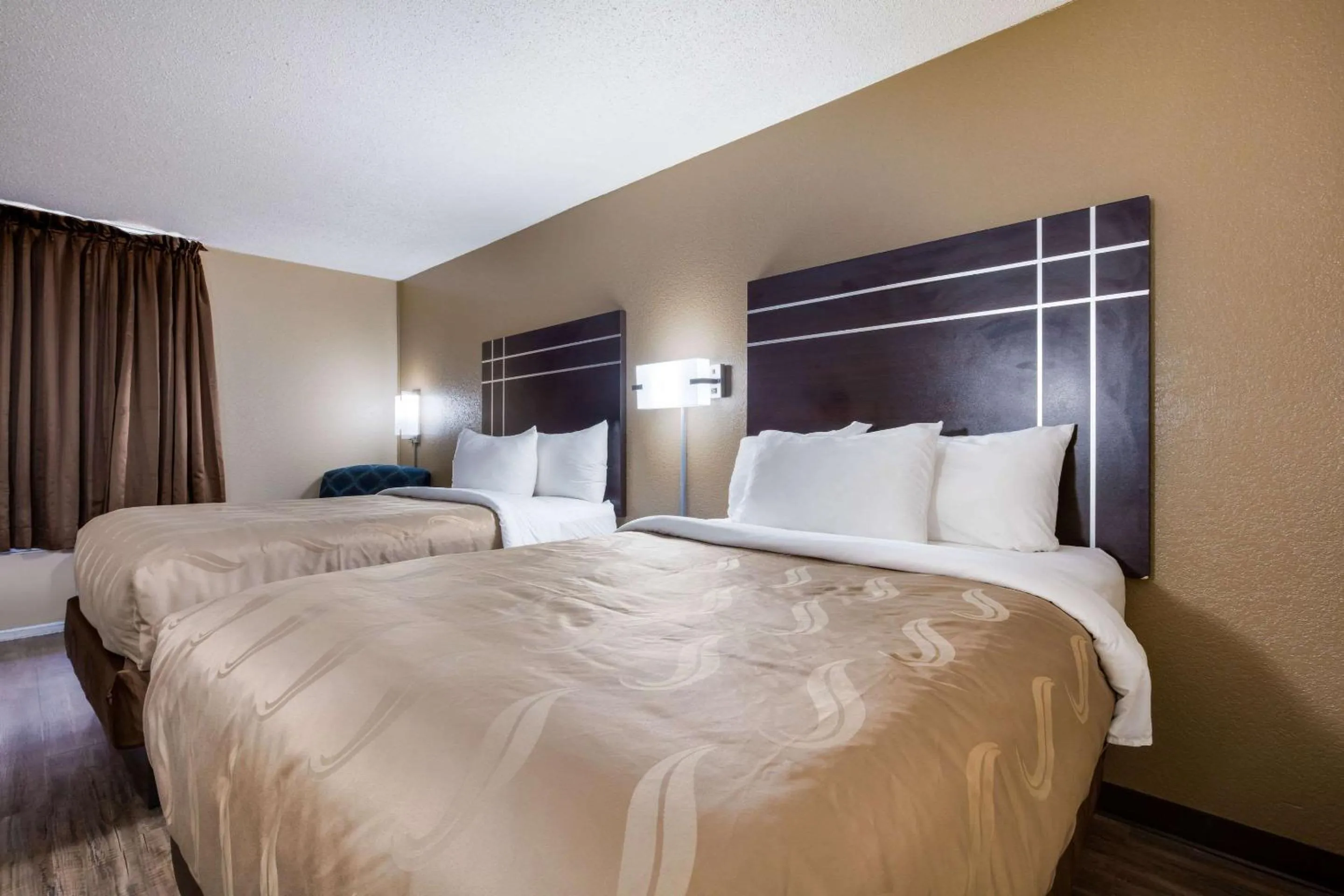 Double Room with Two Double Beds - Smoking in Quality Inn Starkville near University