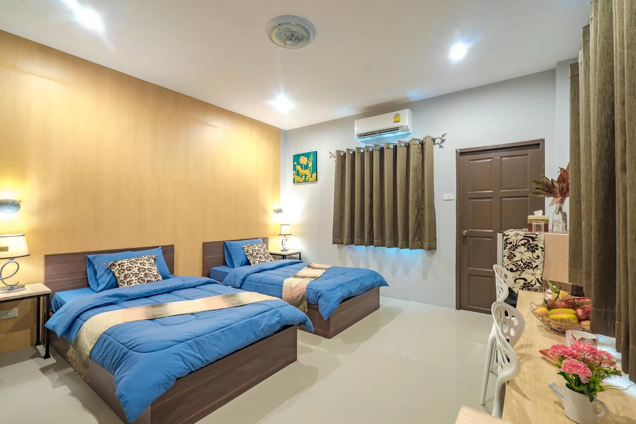 Deluxe Twin Room with Balcony in Penyos Residence