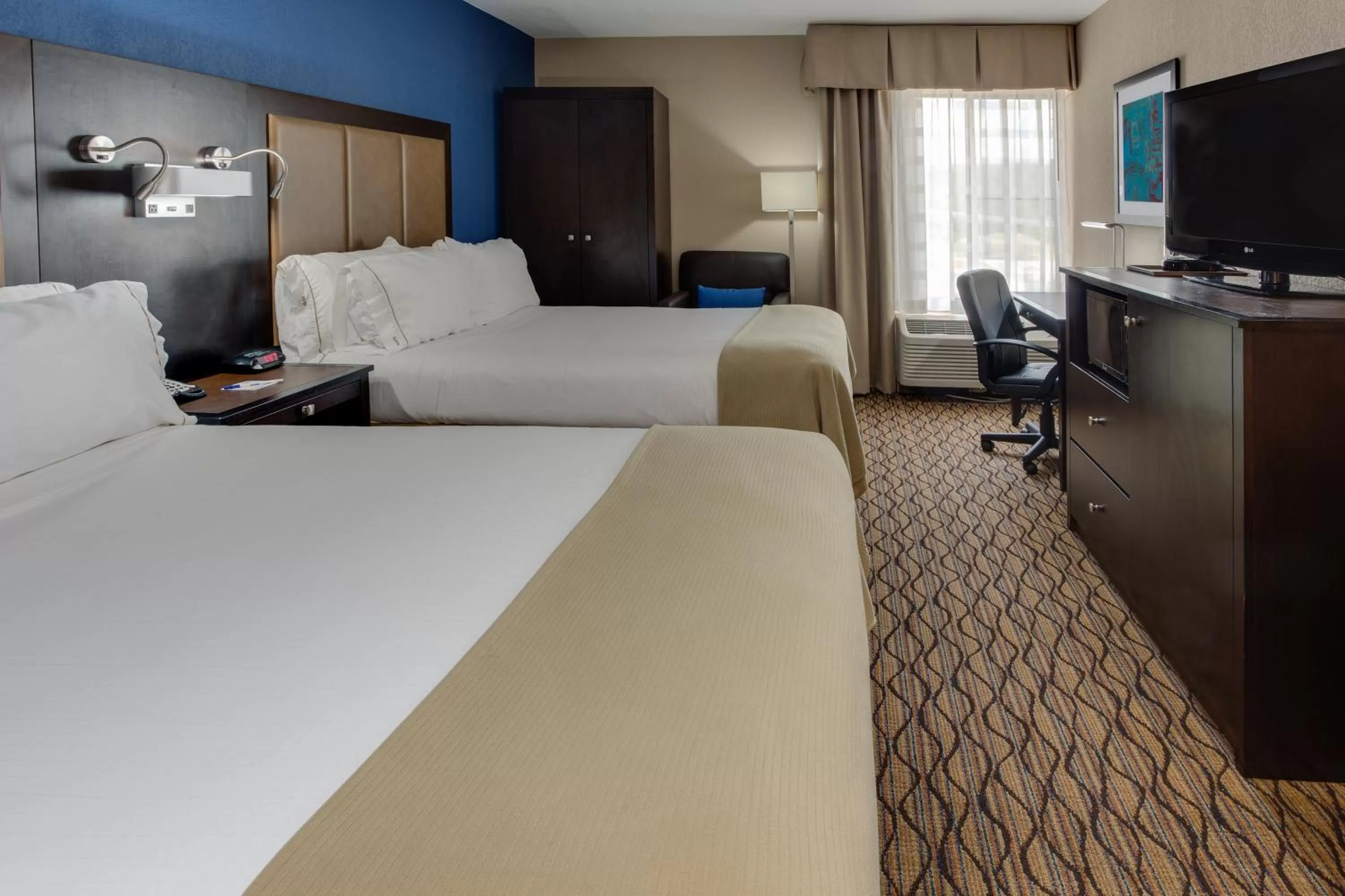 Queen Room with Two Queen Beds - Disability Access in Holiday Inn Express Hunt Valley by IHG