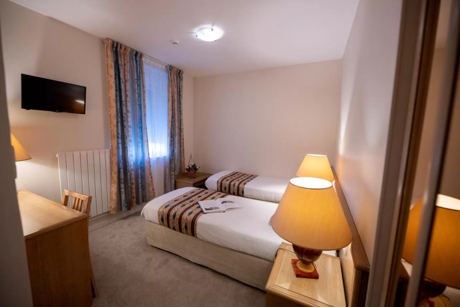 Twin Room in Logis Hotel Le Continental