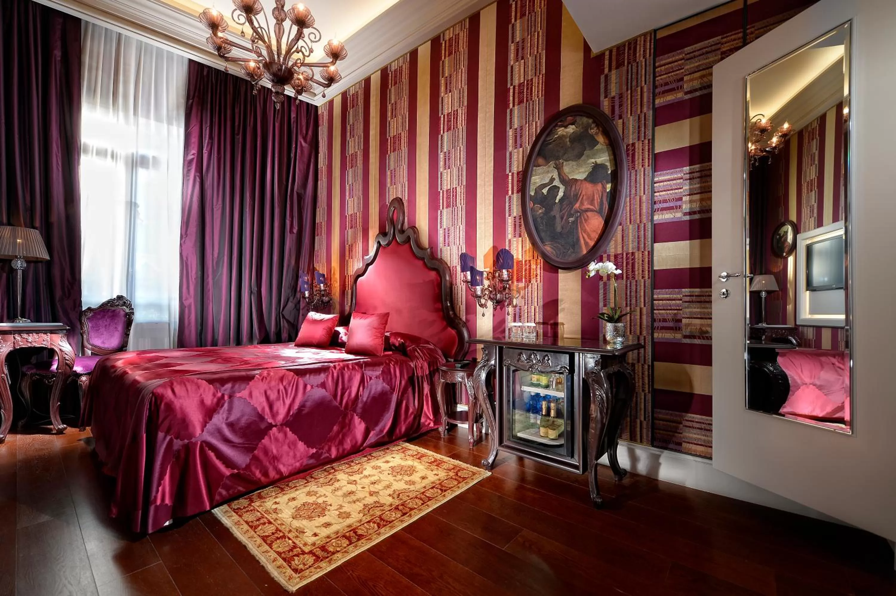 Suite with Canal View in Hotel Palazzetto Madonna