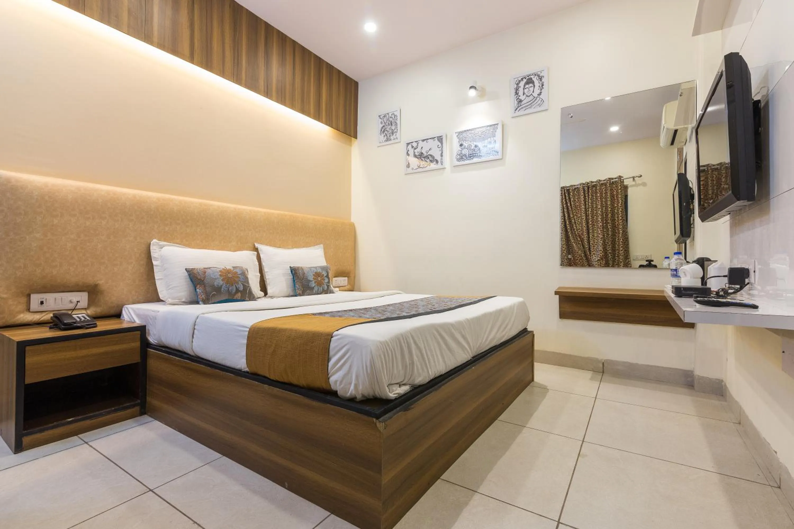 Compact Double Room in Rupam Hotel