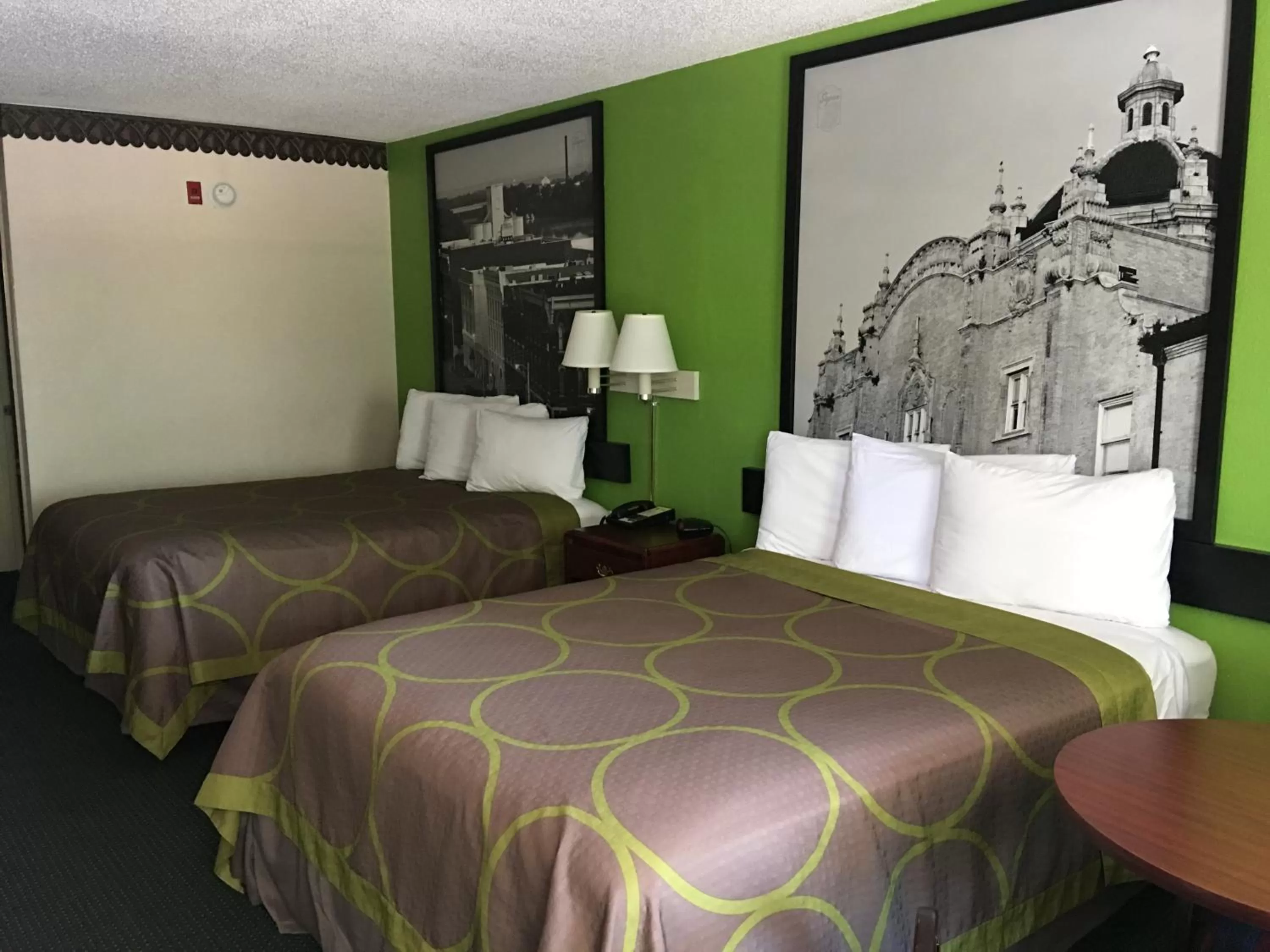 Double Room with Two Double Beds - Smoking in Super 8 by Wyndham Mobile