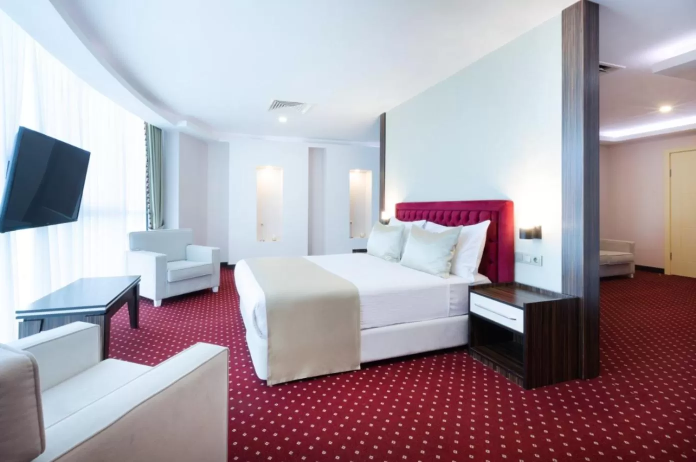 Bedroom, Bed in Sky Tower Hotel
