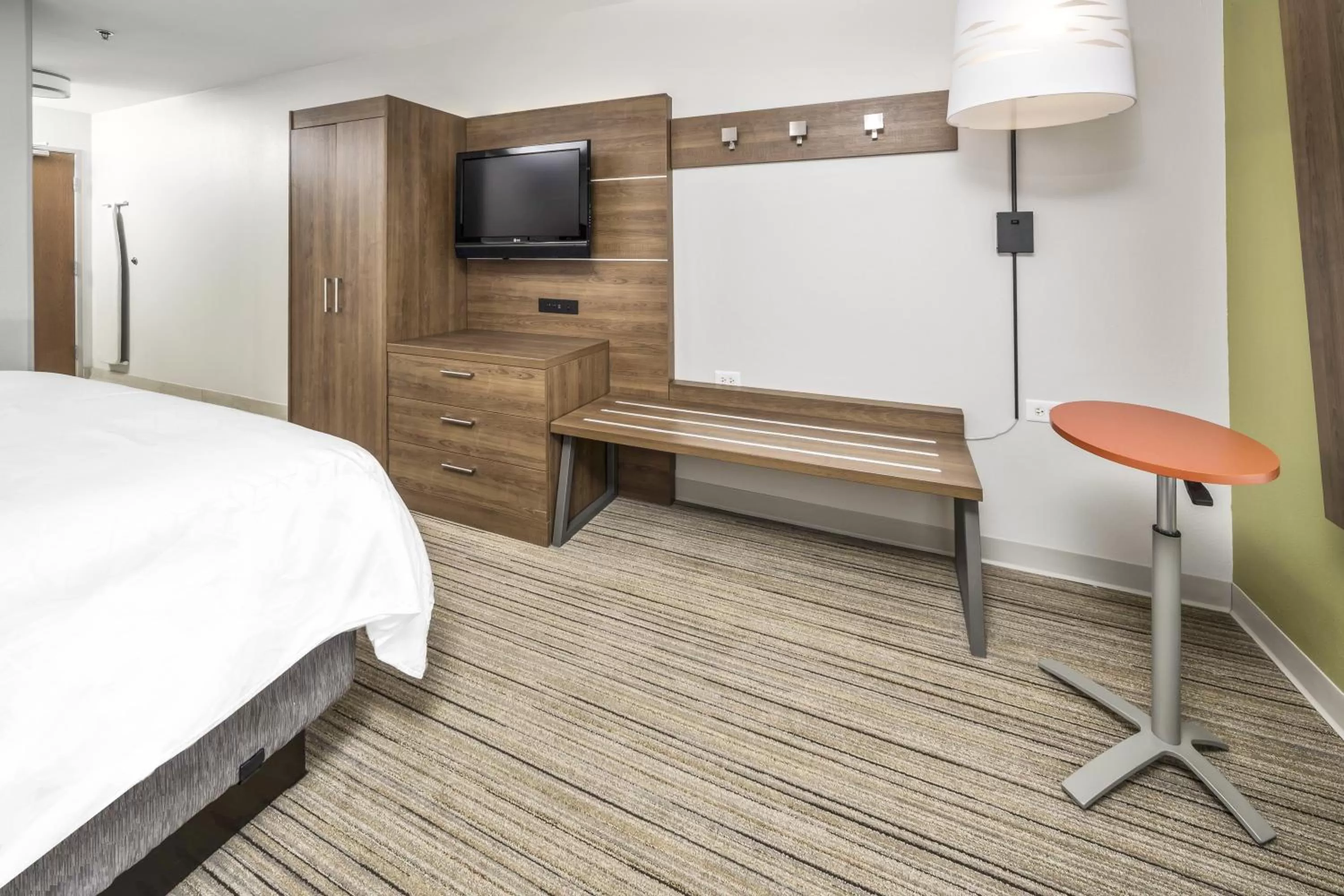 King Room with Roll-In Shower - Disability Access in Holiday Inn Express Chicago Northwest-Vernon Hills by IHG