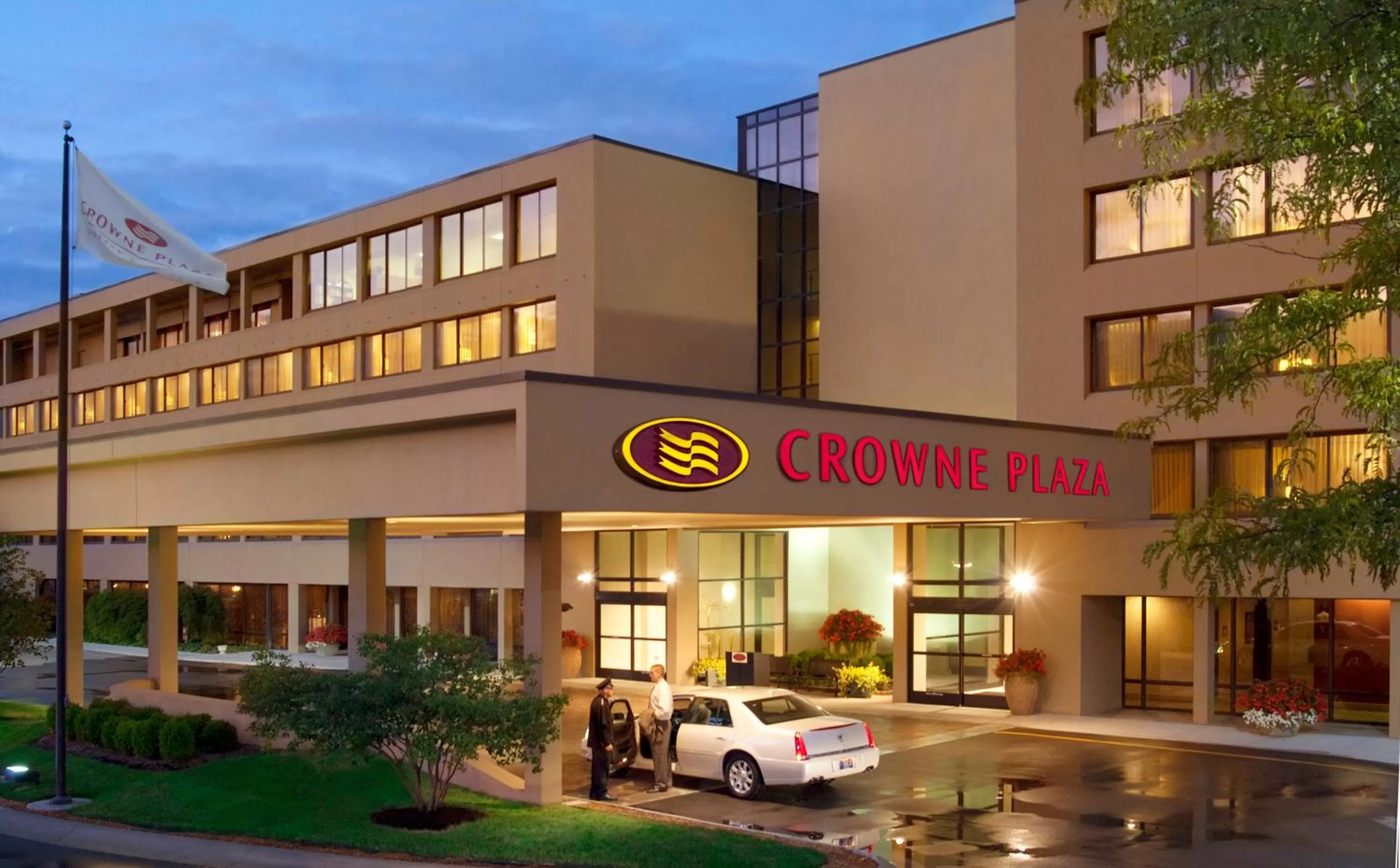 Crowne Plaza Indianapolis-Airport by IHG
