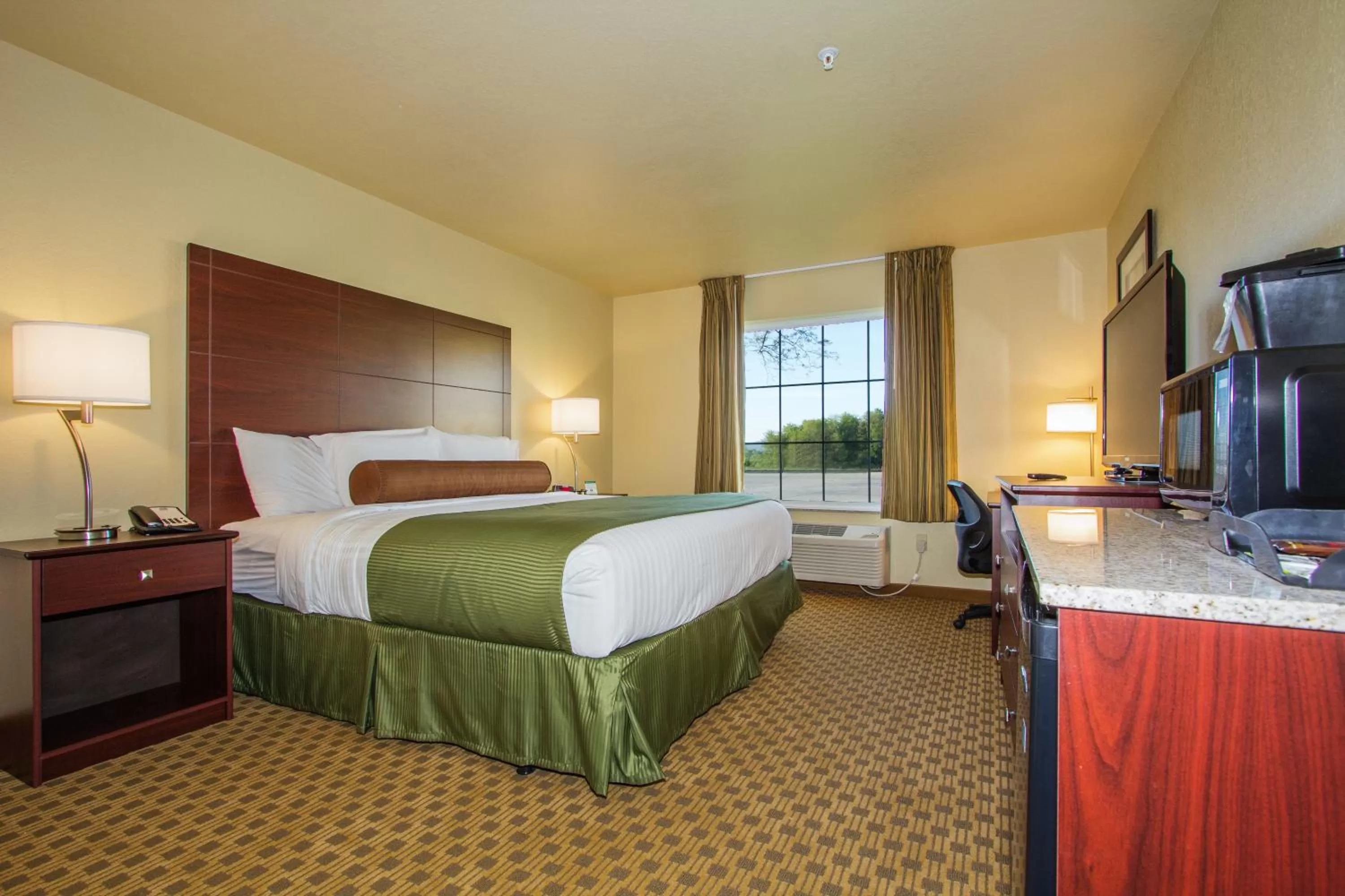 King Room - Disability Access in Cobblestone Inn & Suites - Corry