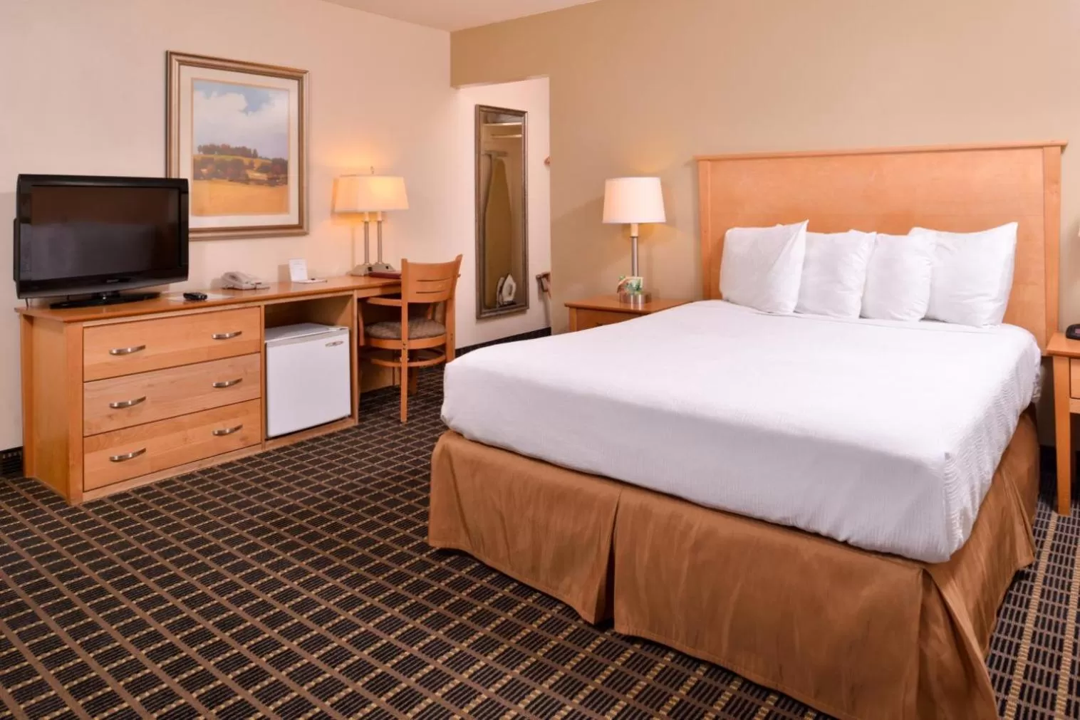 King Room in Campus Inn & Suites Eugene Downtown