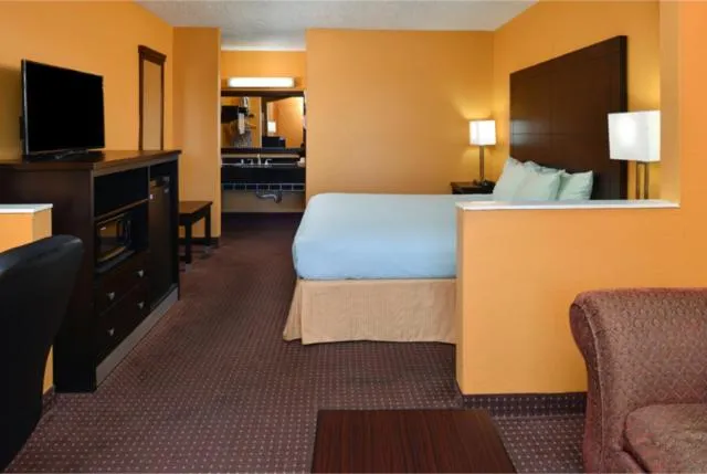 Standard 1 King Room Non-Smoking in Americas Best Value Inn Byram