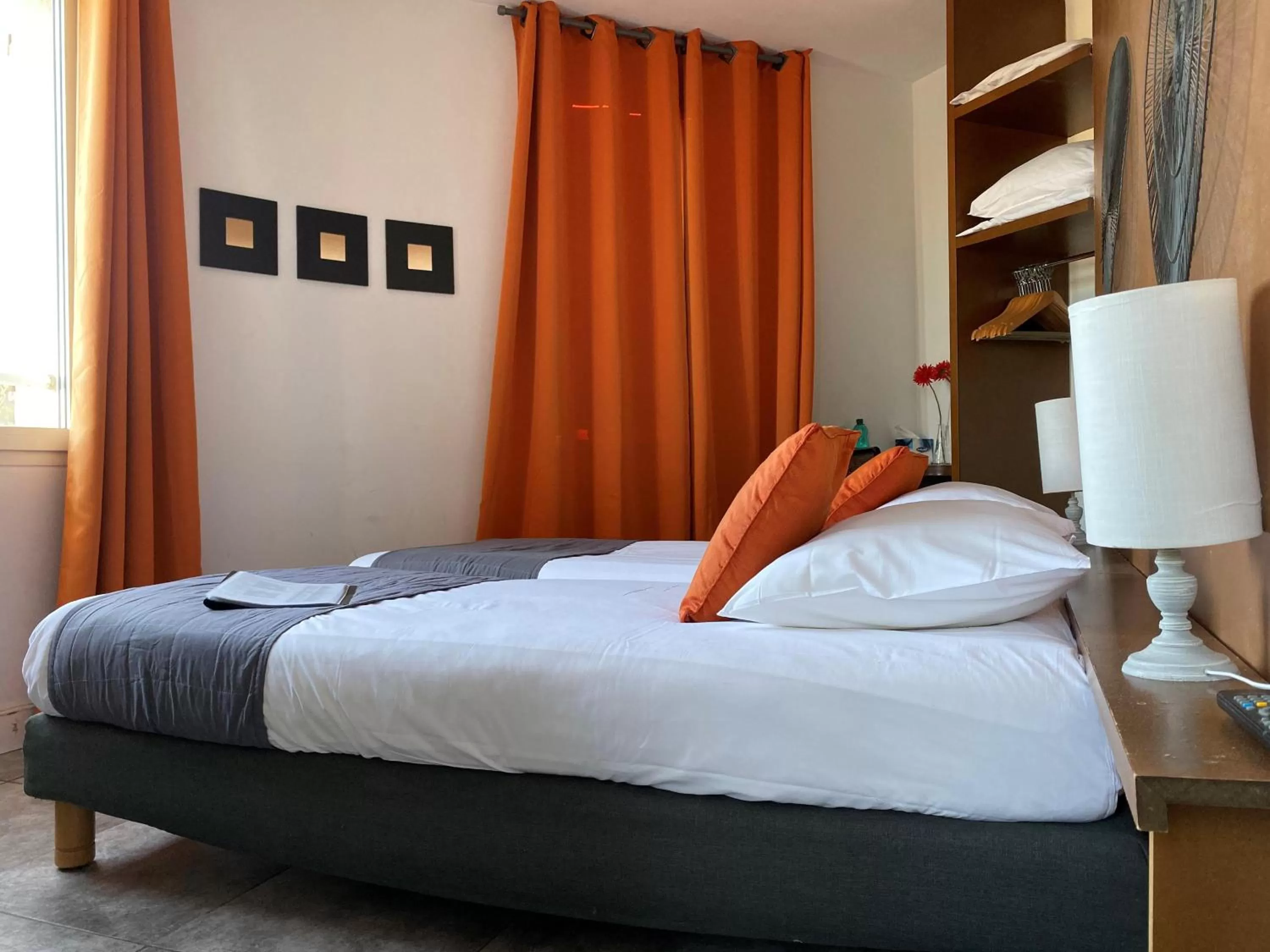 Standard Triple Room in Hôtel La Rotonde