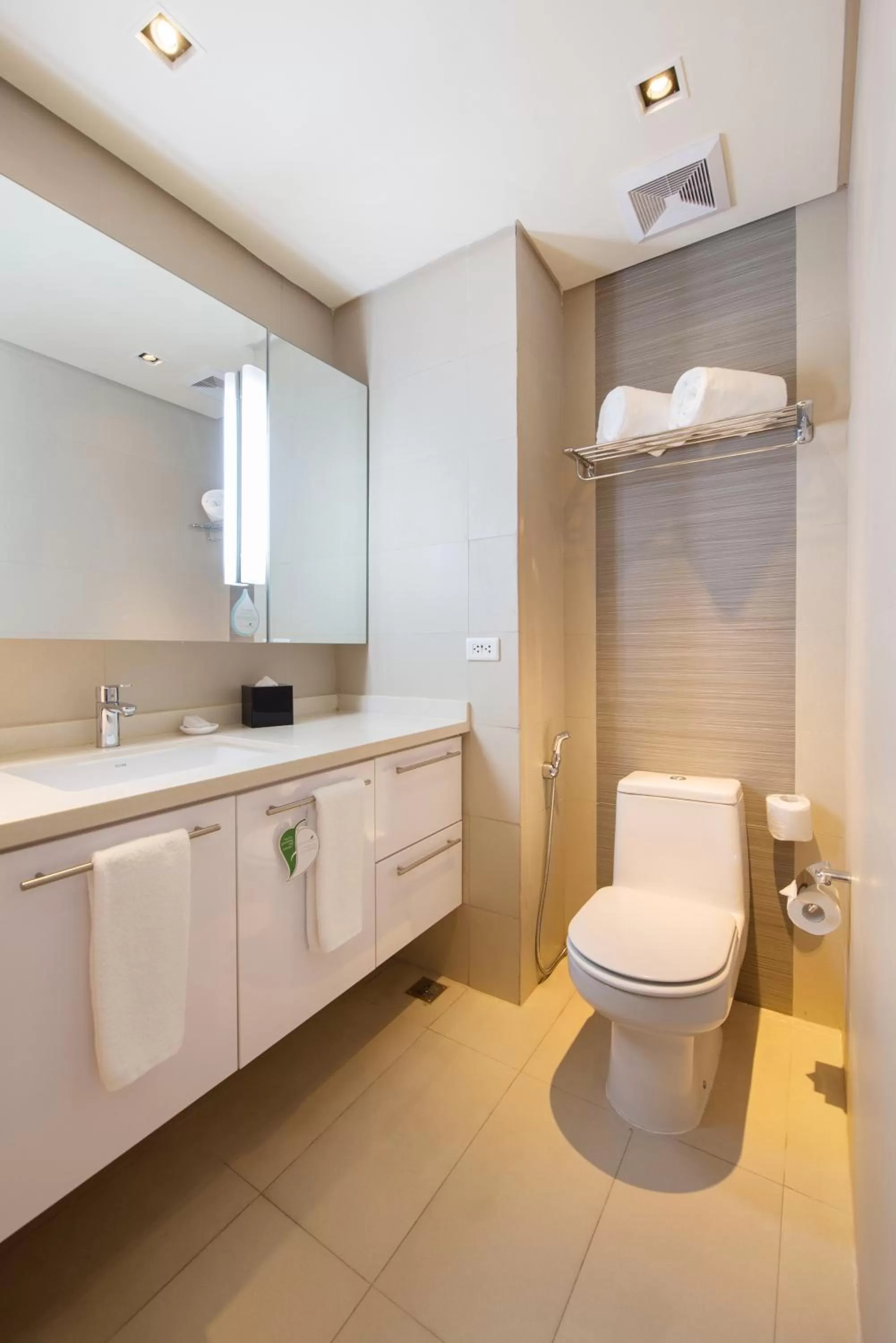 Deluxe One-Bedroom Apartment in Citadines Salcedo Makati