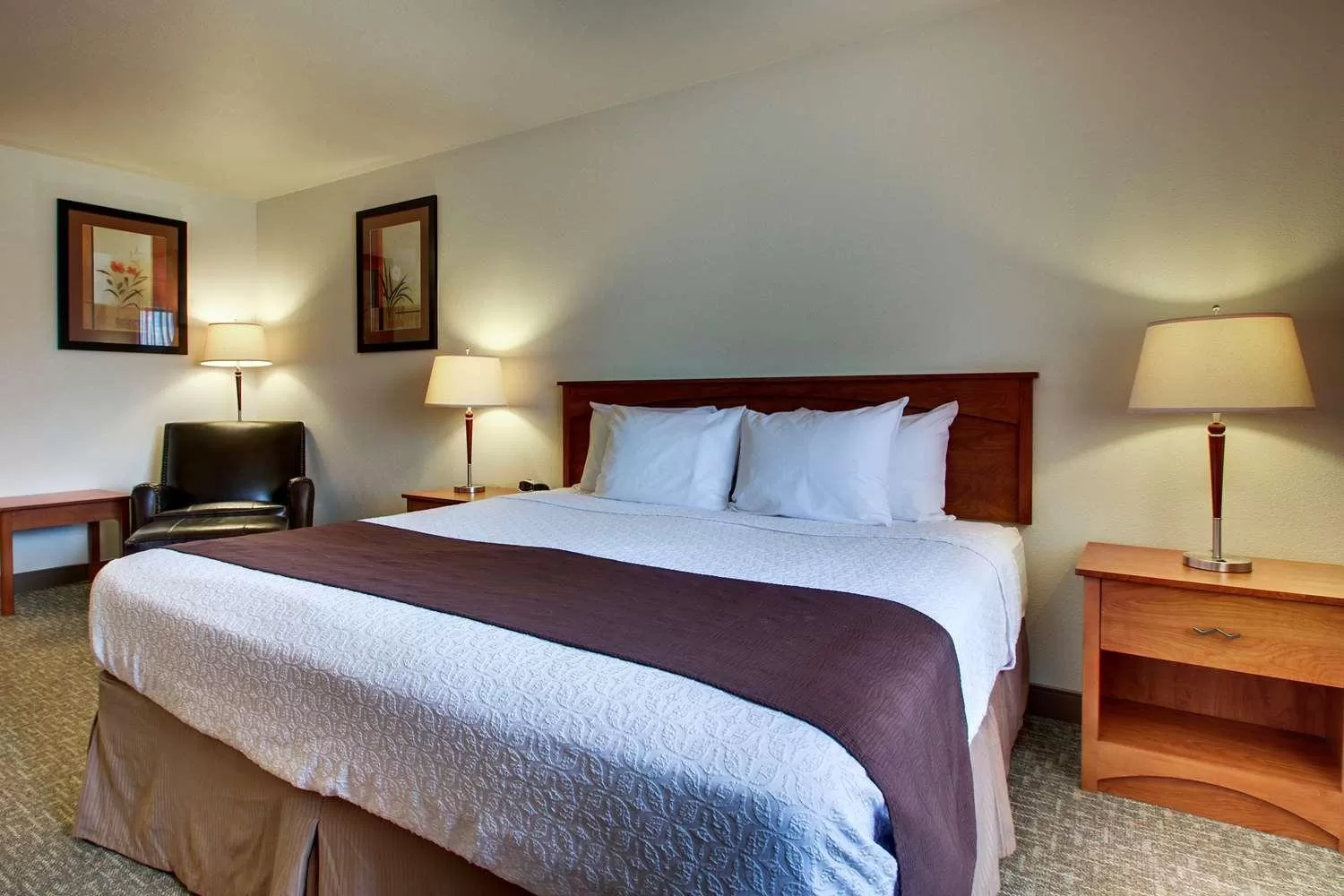 Suite with One King Bed and Two Queen Beds in Best Western West Hills Inn