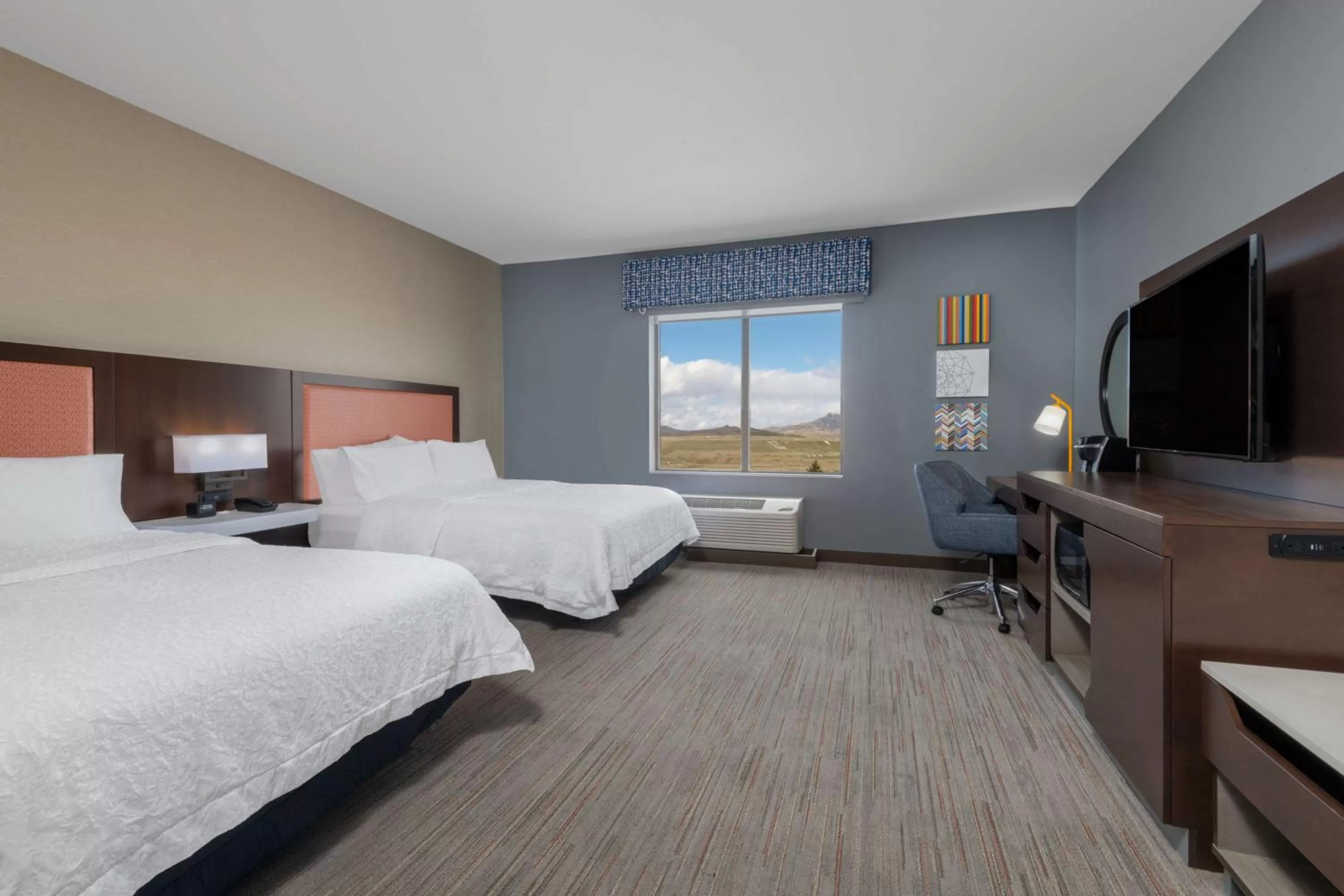 Queen Room with Bath Tub - Mobility Access/Non-Smoking in Hampton Inn & Suites Cody, Wy