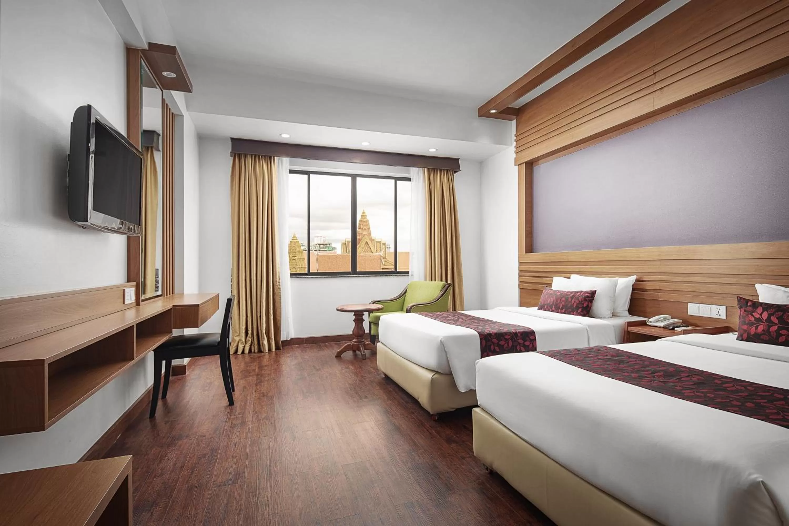 Deluxe Twin Room in Ohana Phnom Penh Palace Hotel