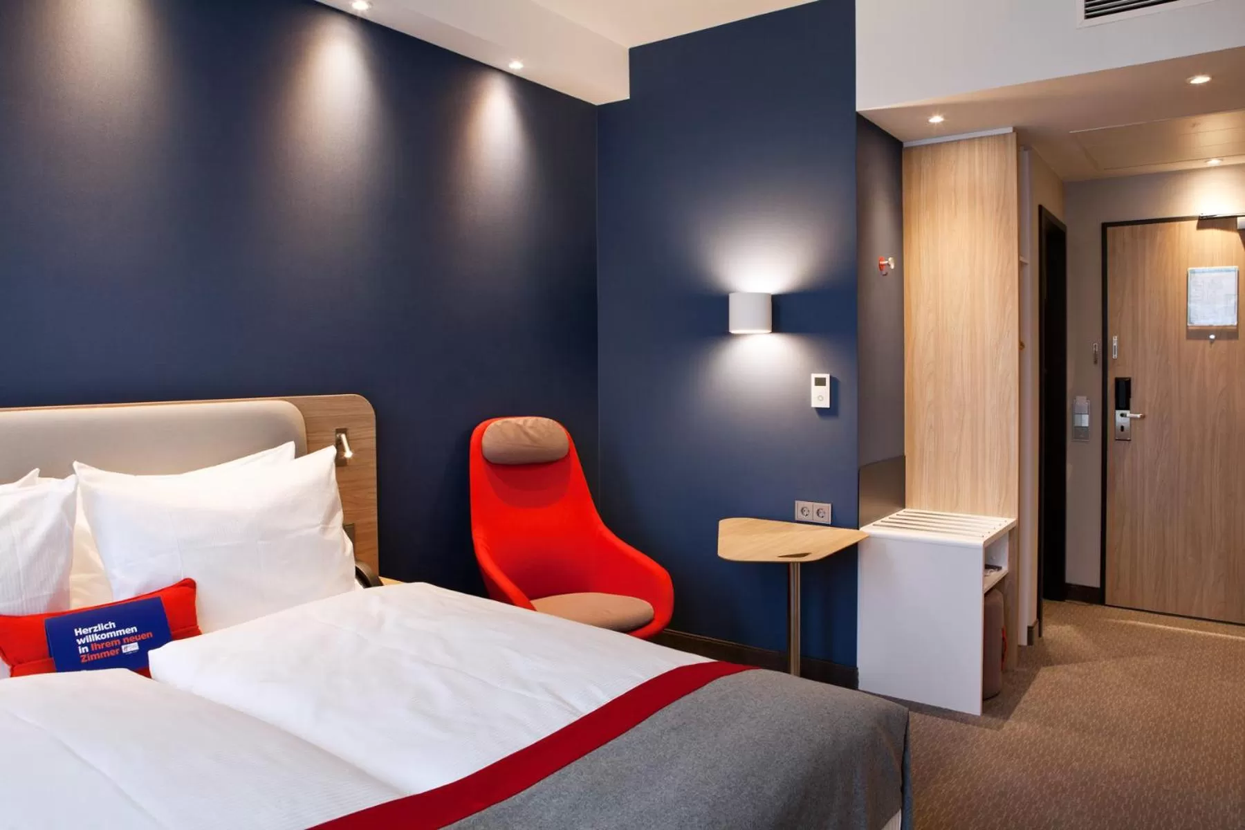 Standard Queen Room - Low Floor in Holiday Inn Express - Sindelfingen by IHG