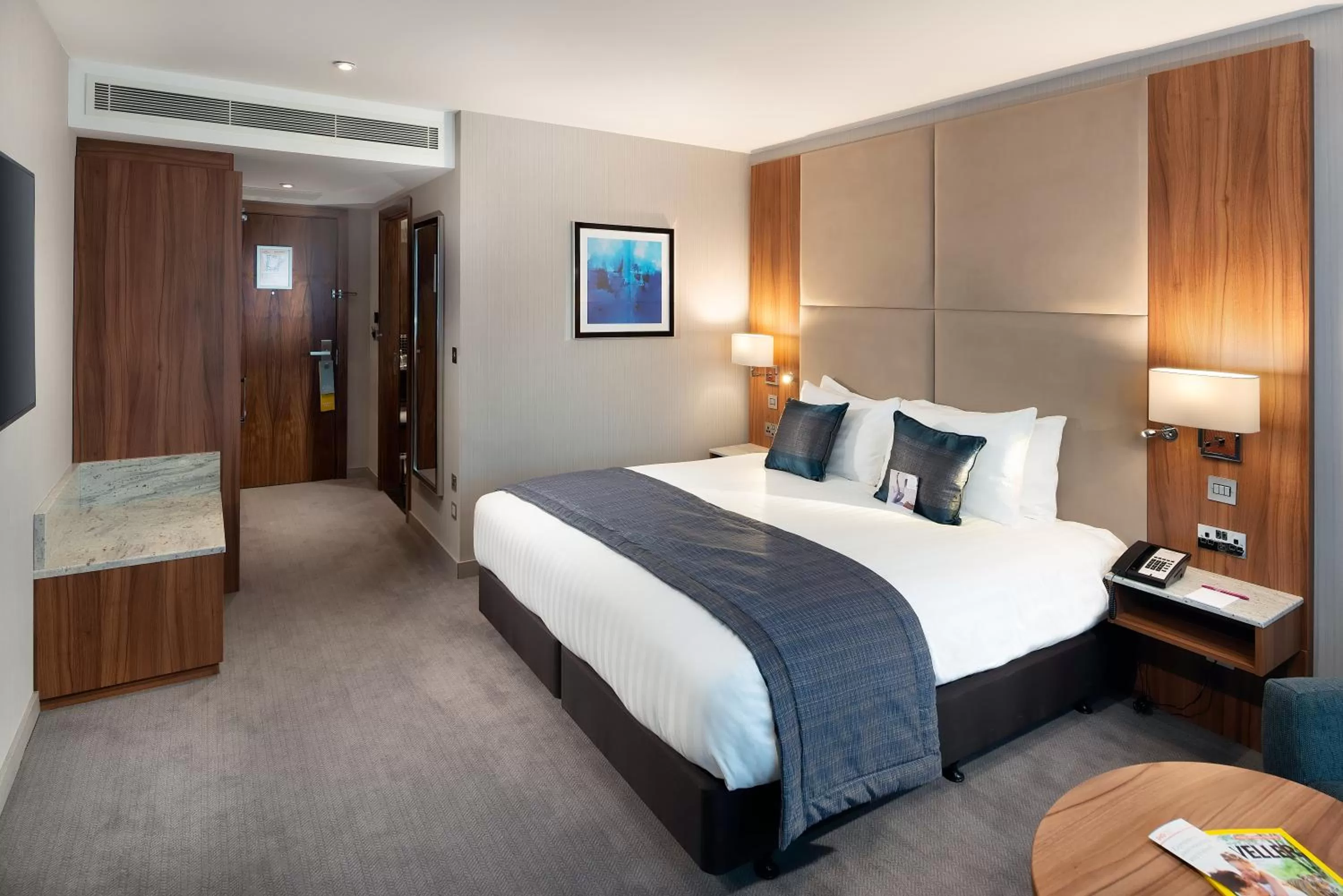 Standard King Room with Walk-In Shower in Crowne Plaza London Heathrow T4 by IHG