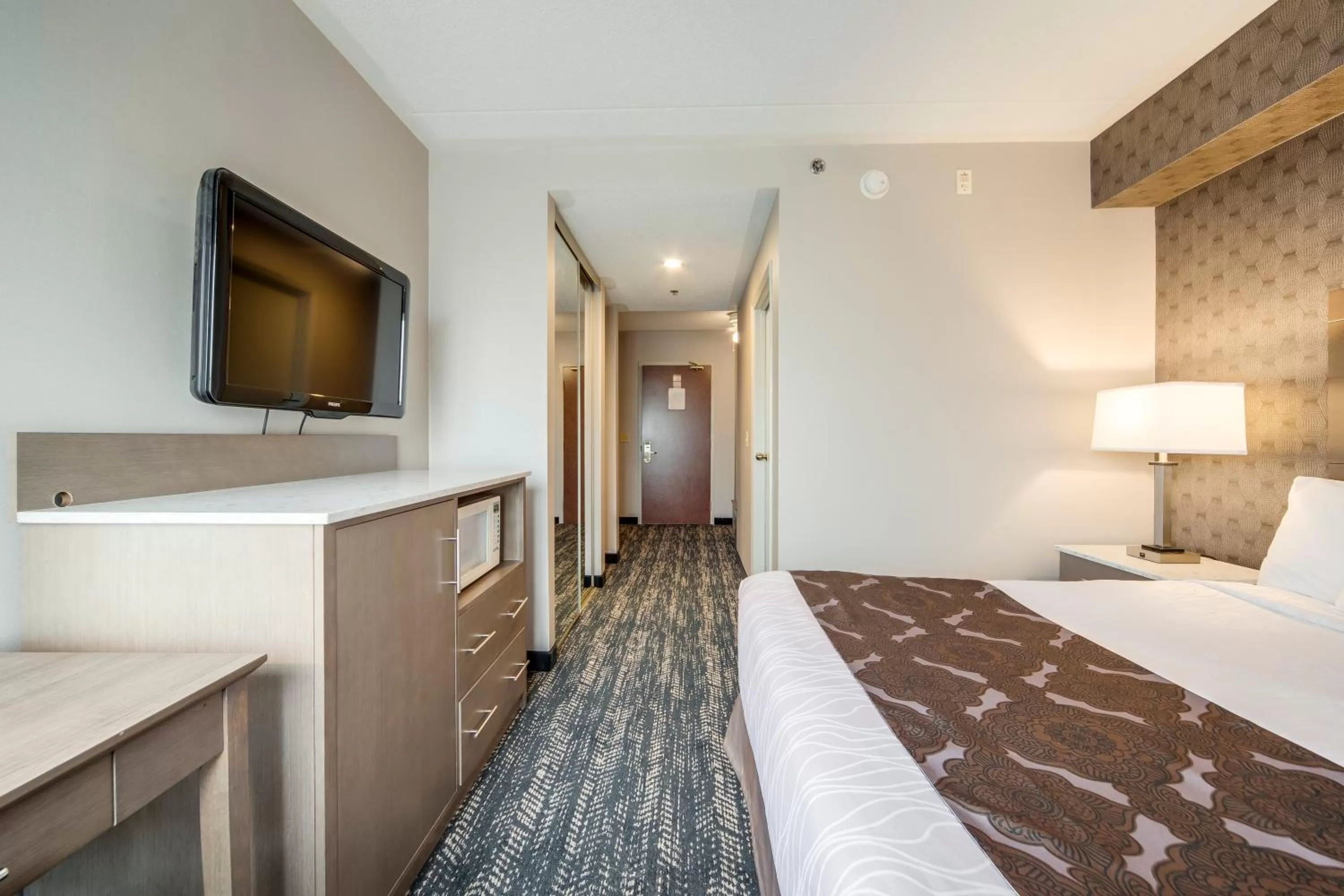 King Suite with Sofa Bed in Monte Carlo Inn Brampton