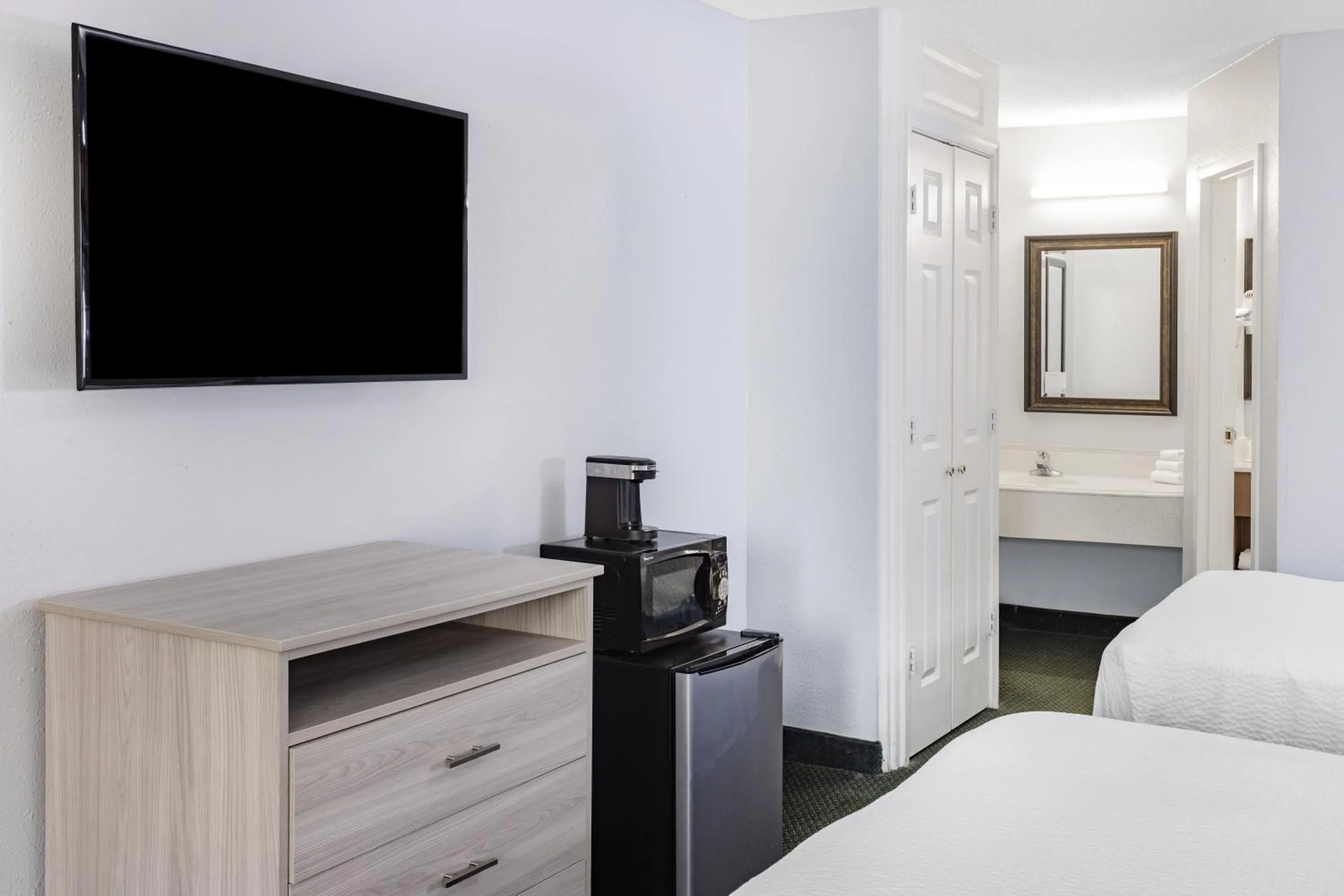 Deluxe Double Room with Two Double Beds - Non-Smoking in Days Inn & Suites by Wyndham Colonial