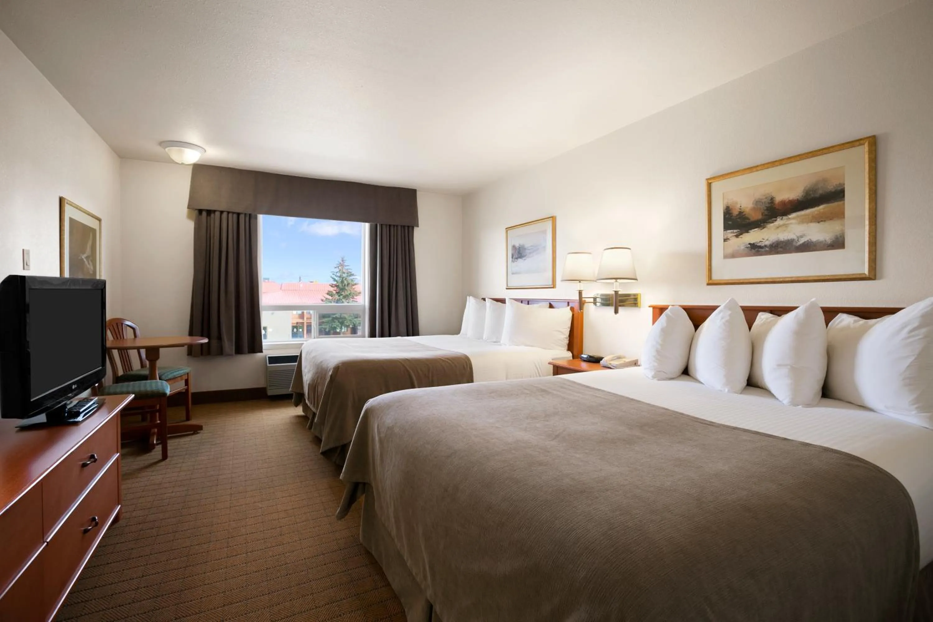 Queen Room with Kitchenette - Non-Smoking in Super 8 by Wyndham Slave Lake AB