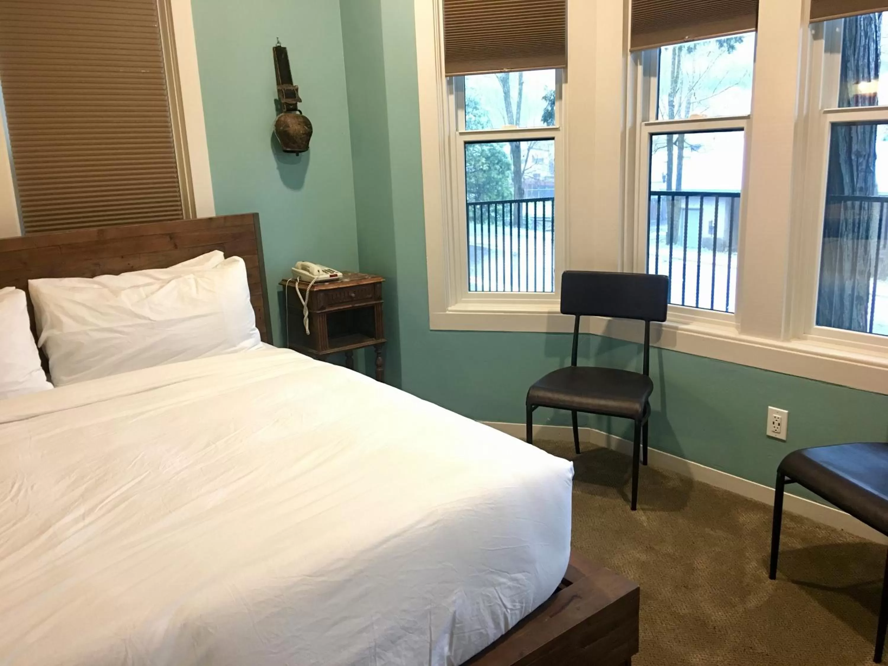 Deluxe King Room in The Groveland Hotel