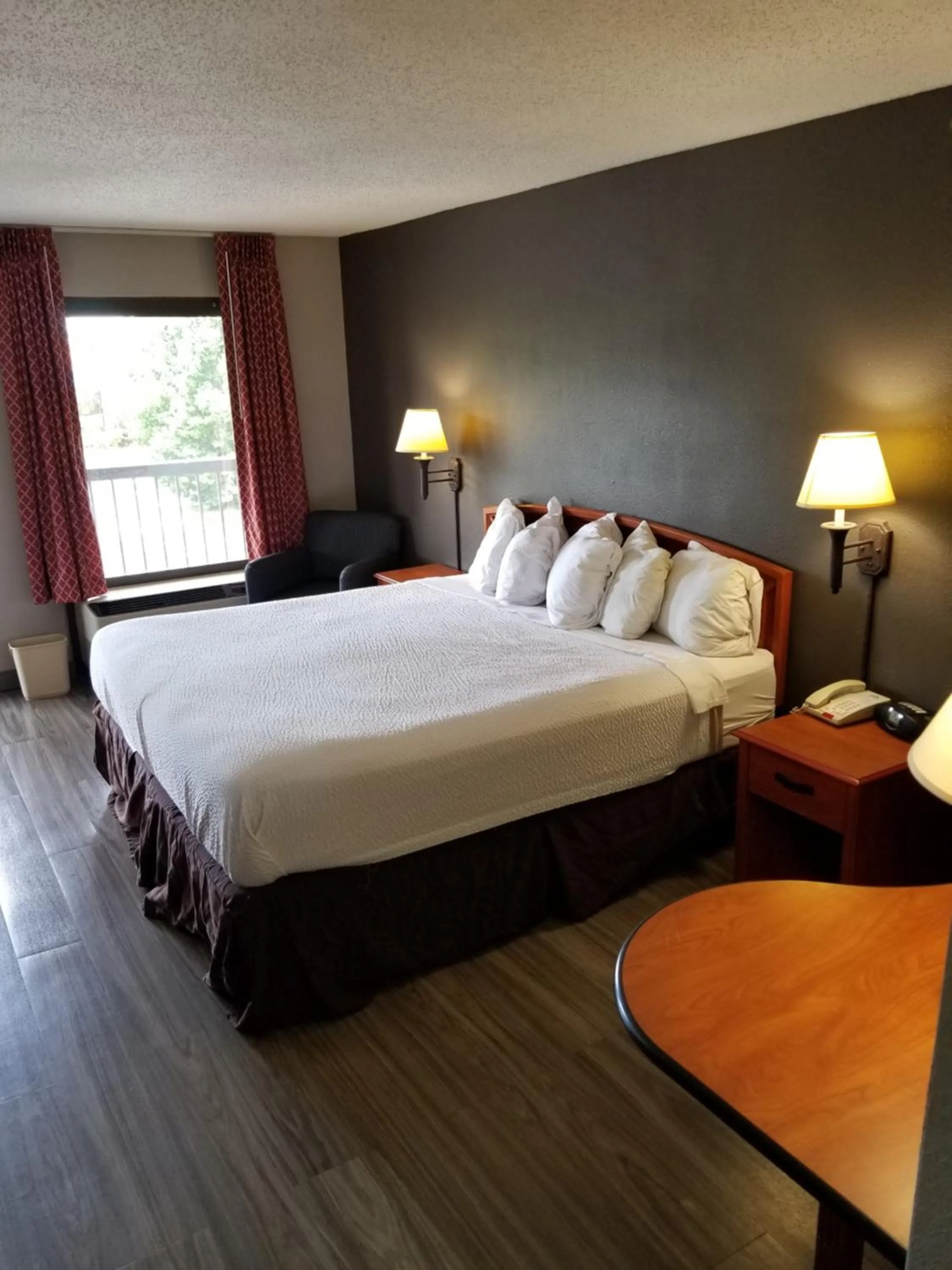 Queen Room - Accessible/Smoking in Days Inn by Wyndham Wilson