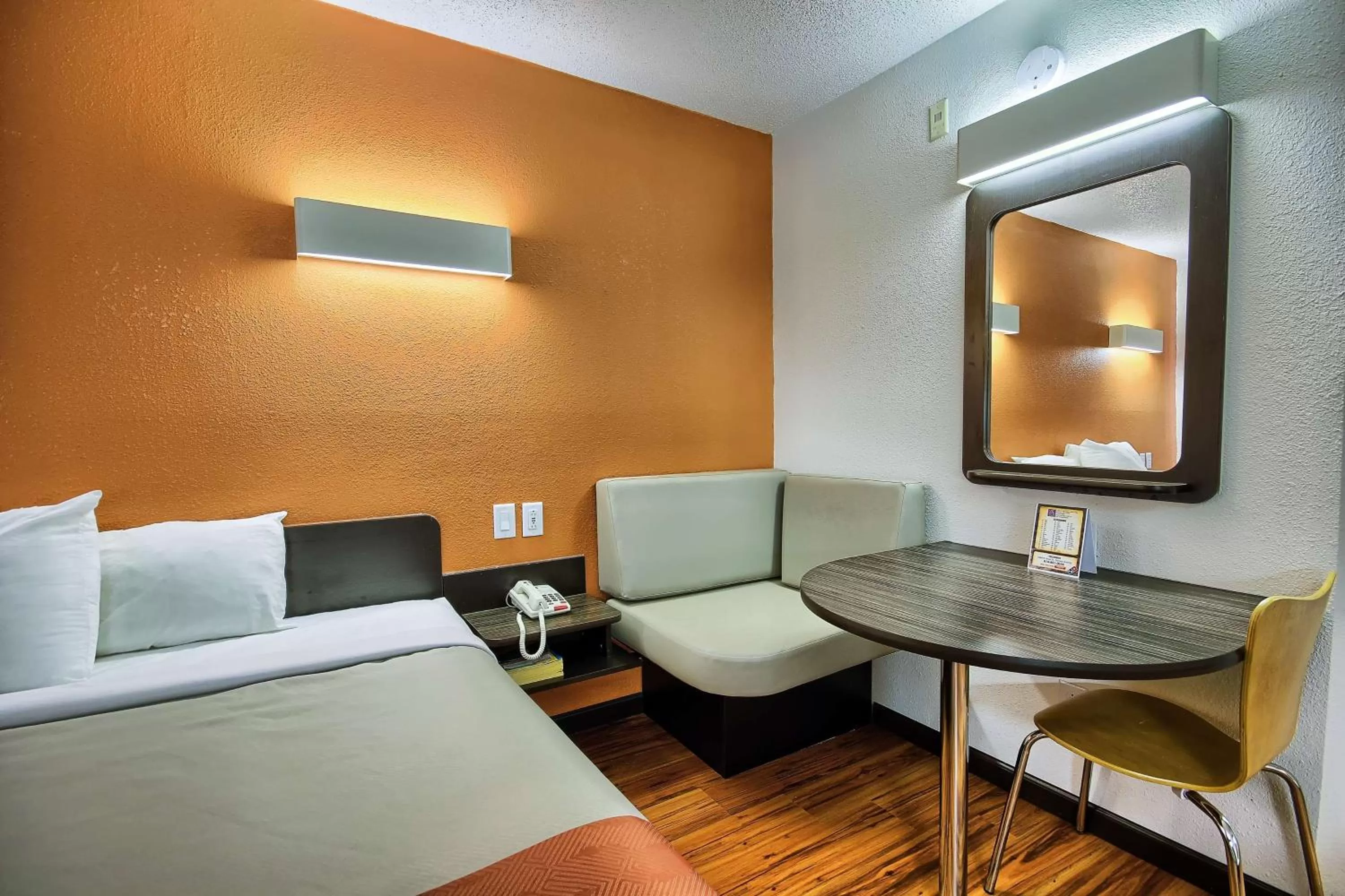 King Room - Smoking  in Motel 6-Columbus, OH - West