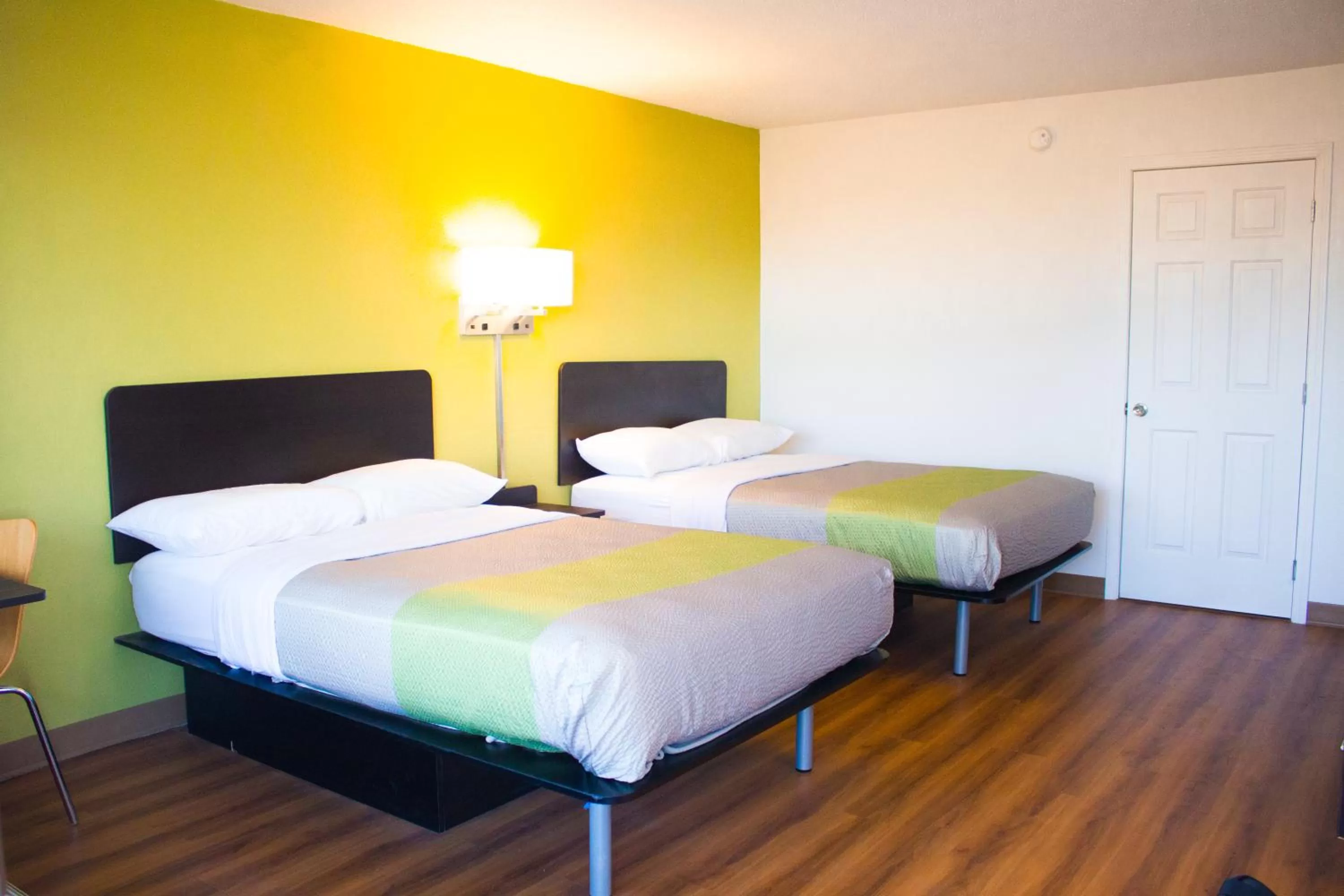 Deluxe Quadruple Room - Non-Smoking in Motel 6-Chilhowie, VA