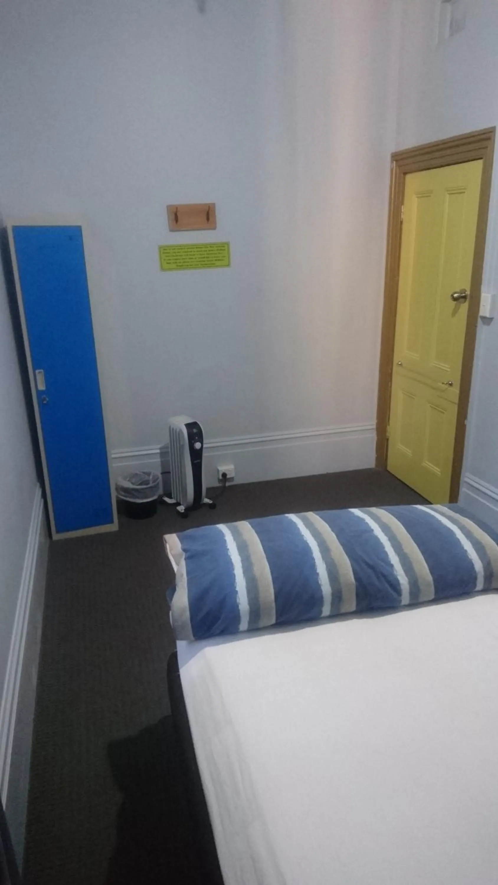 Single Room in Backpackers Imperial Hotel