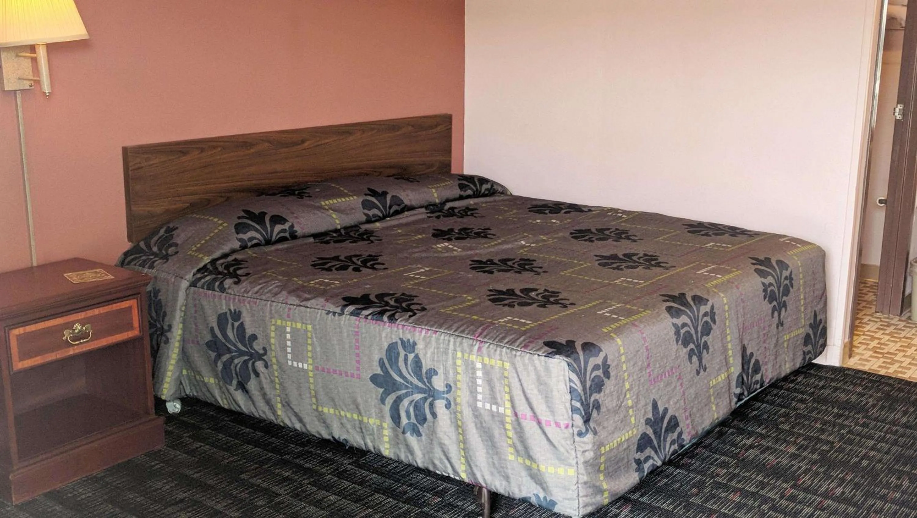 Standard Queen Room in Black Angus Motel Poteau