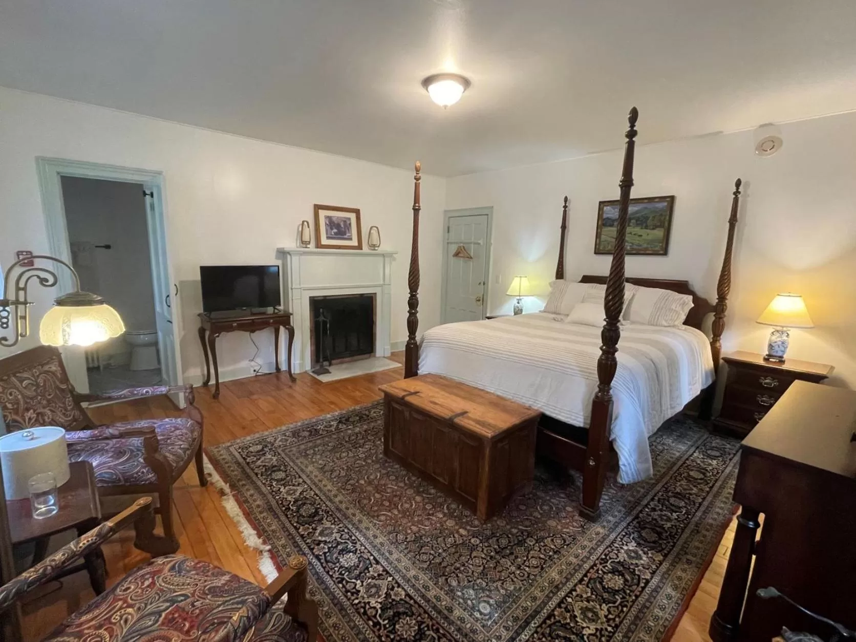 Standard Queen Room in Arlington Inn & Spa