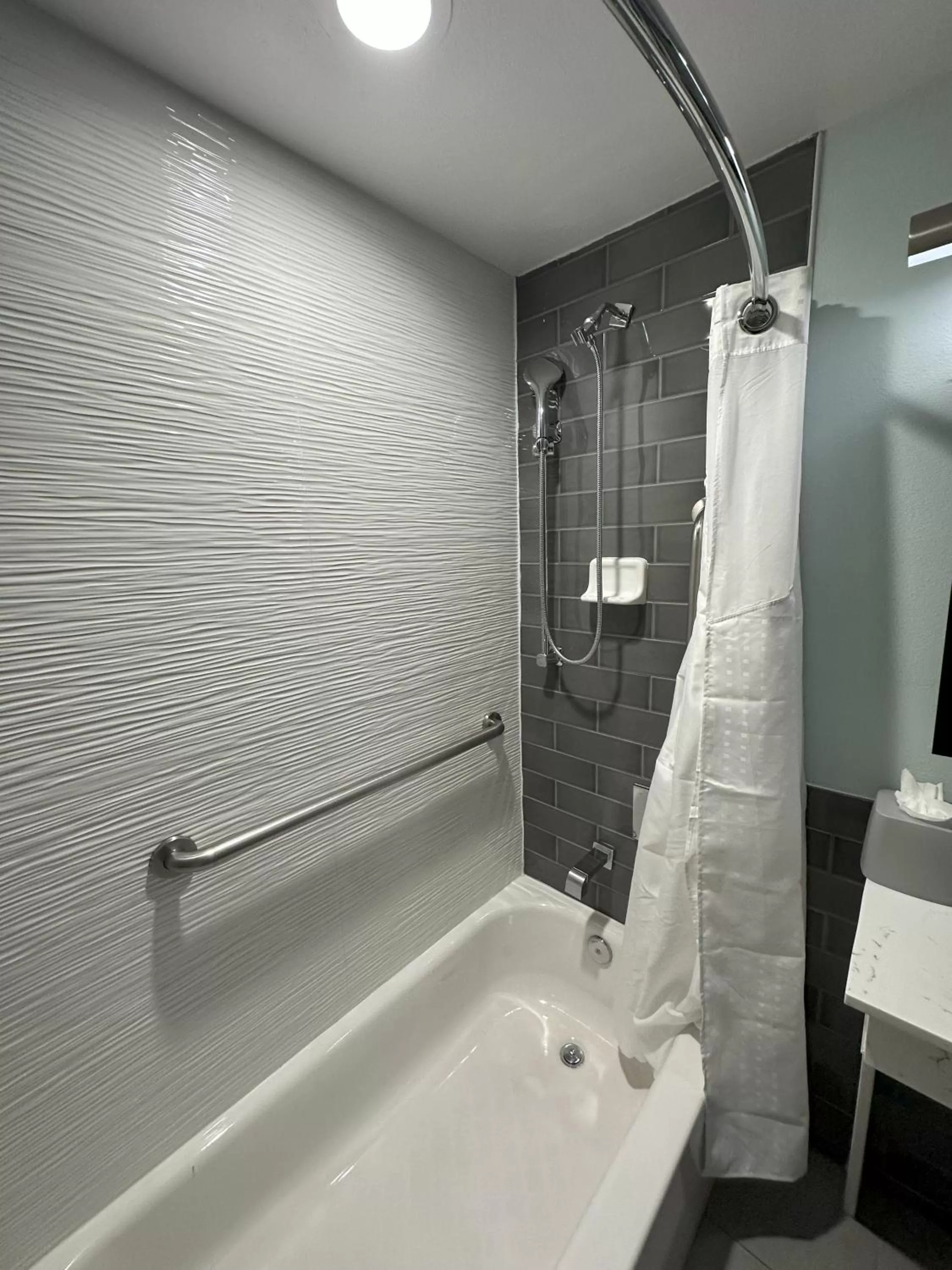Double Room - Mobility Access Tub/Non-Smoking in Holiday Inn Express - Dallas Downtown by IHG