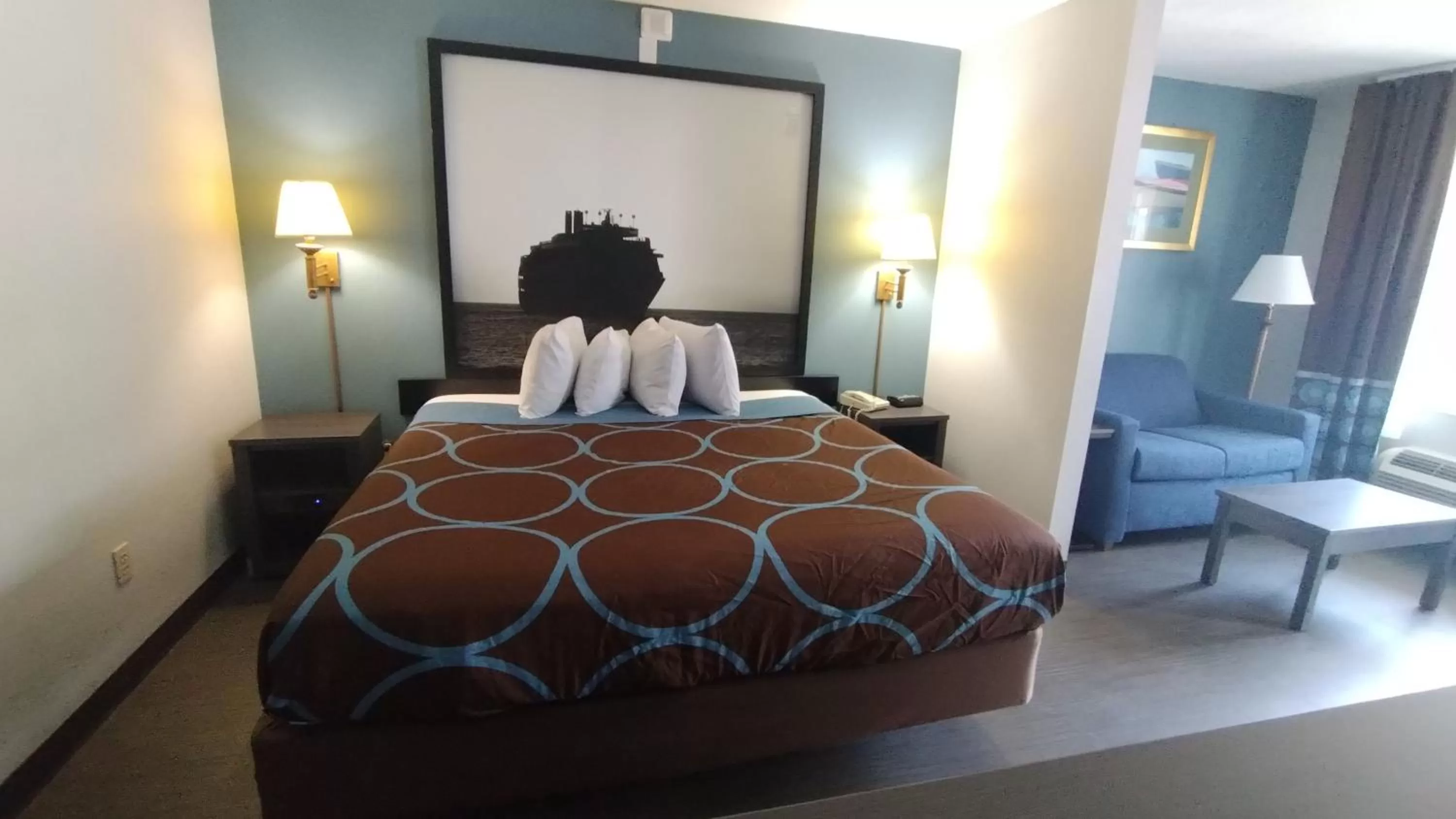 King Room - Non-Smoking in Super 8 Motel by Wyndham near Fort Lauderdale Arpt