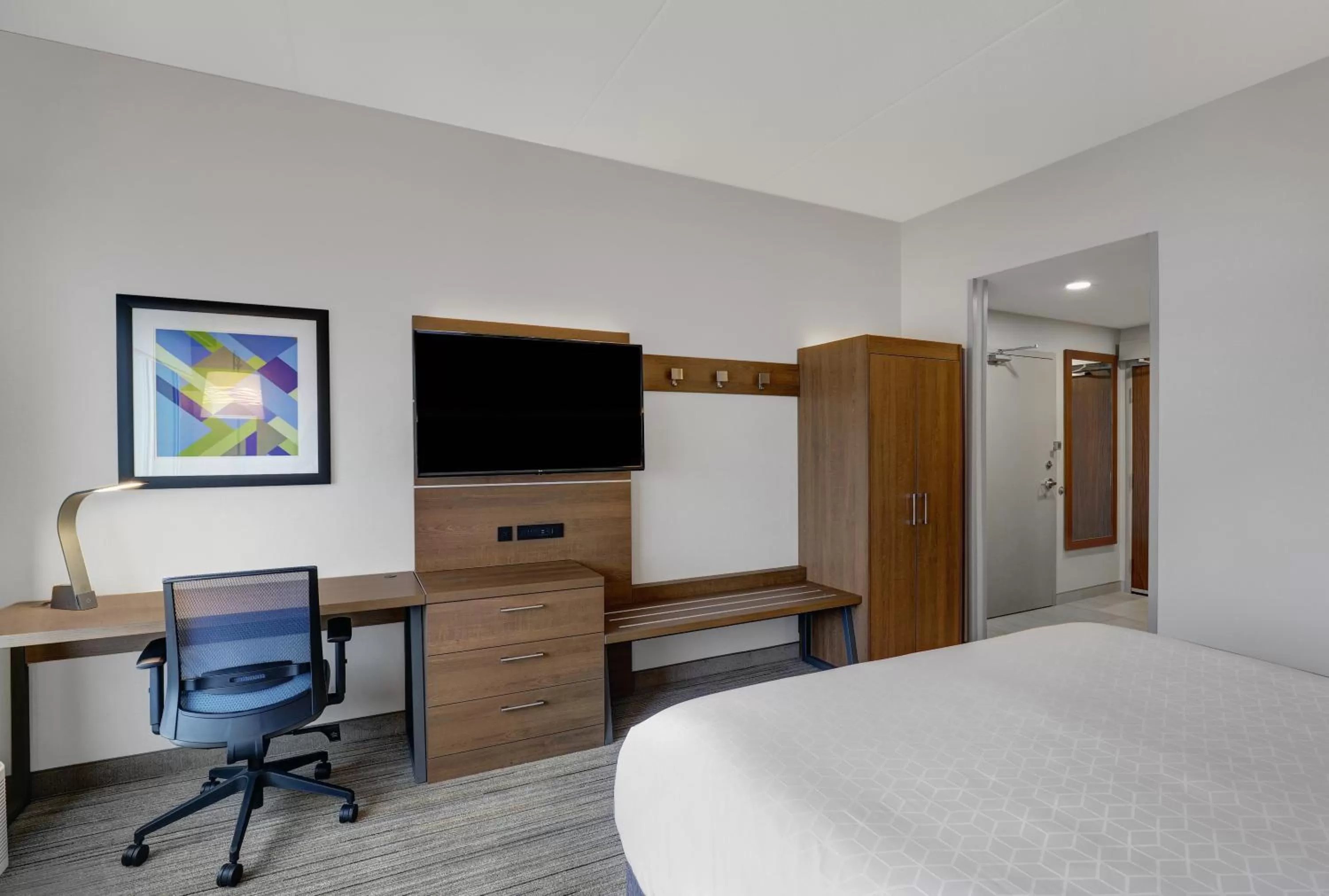 King Room - Hearing Accessible/Non-Smoking  in Holiday Inn Express & Suites - Collingwood