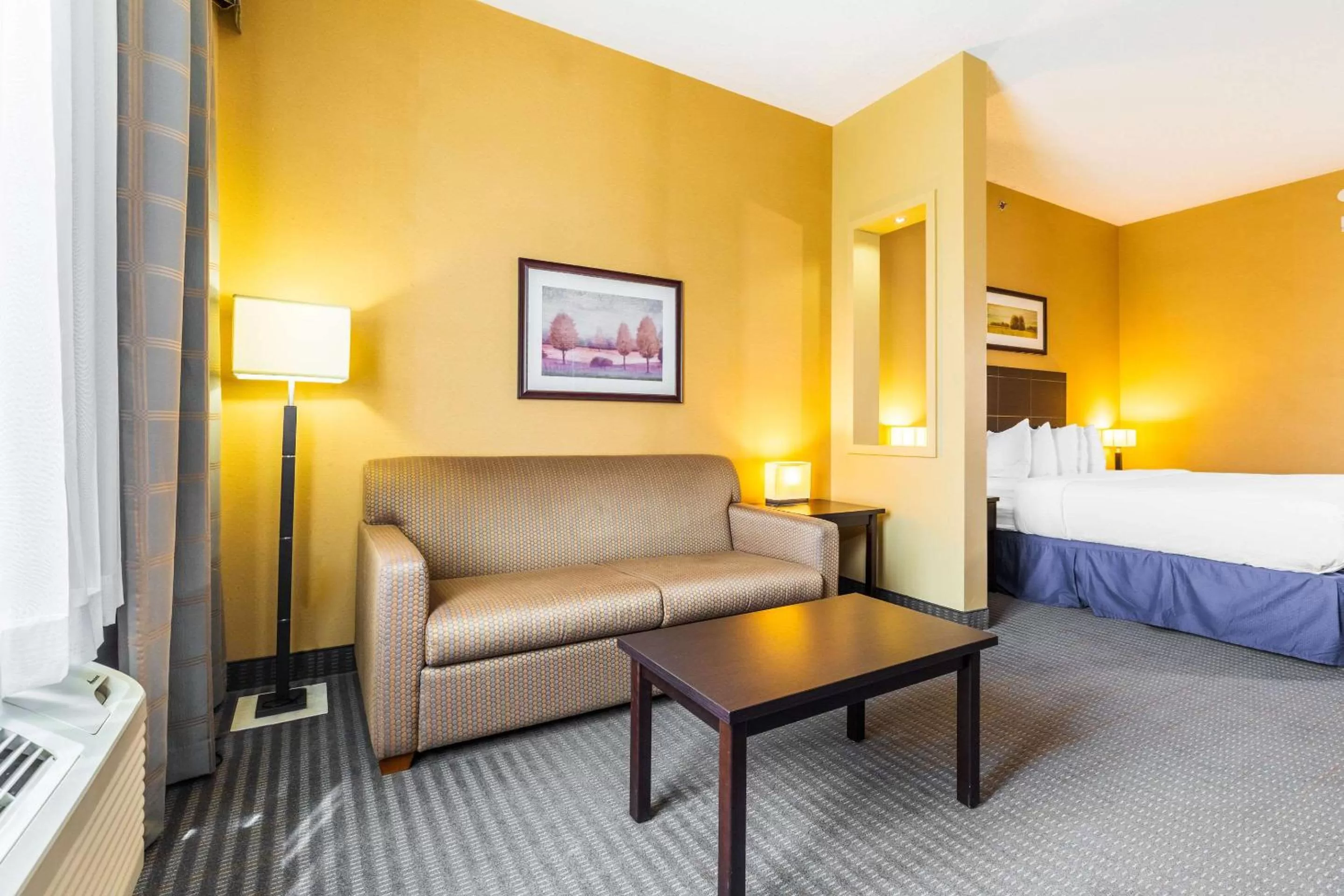 King Room with Sofa Bed - Non-Smoking in Quality Inn & Suites Victoriaville