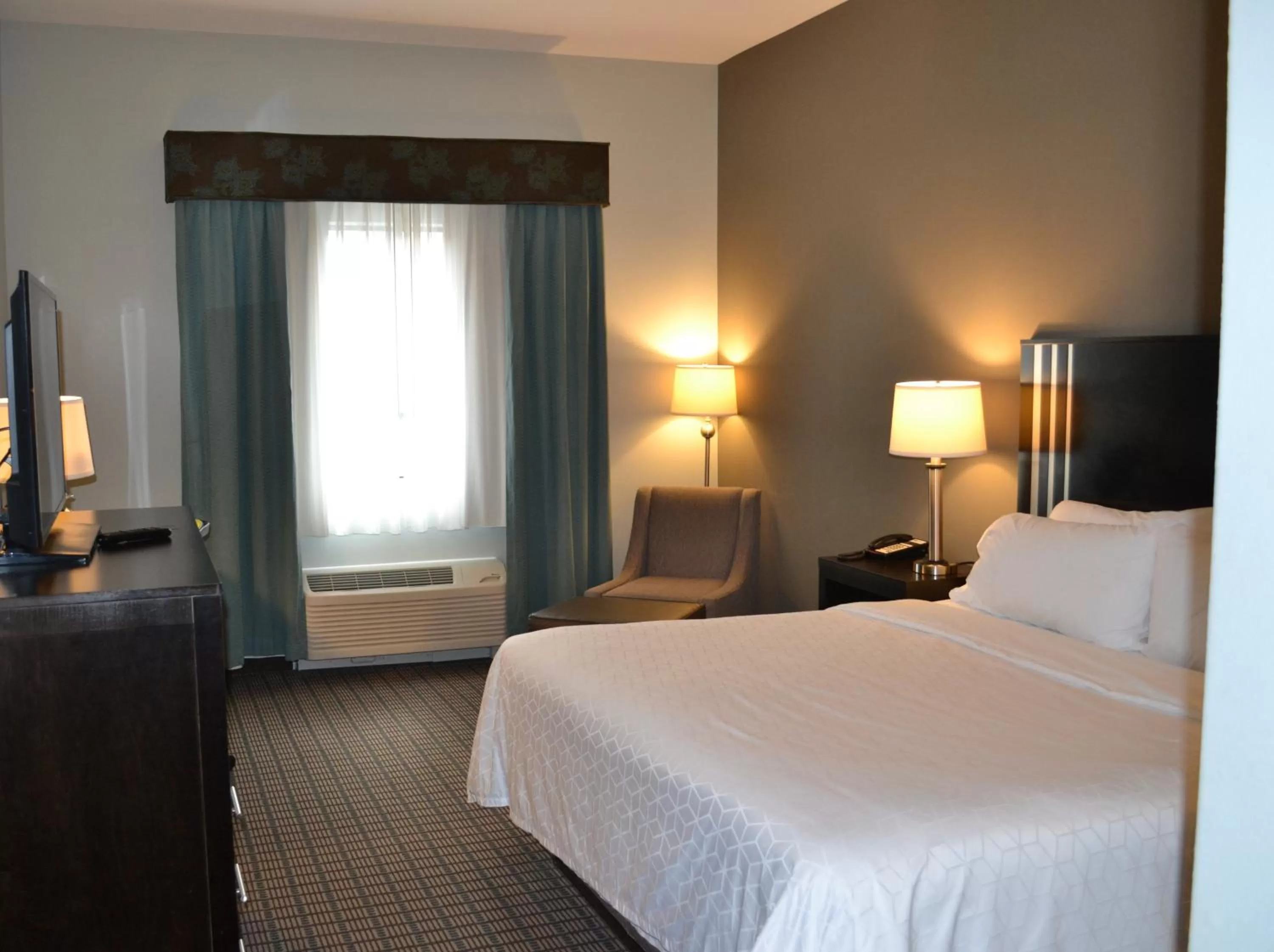 King Suite with Sofa Bed - Communication Accessible in Holiday Inn Express Selinsgrove by IHG