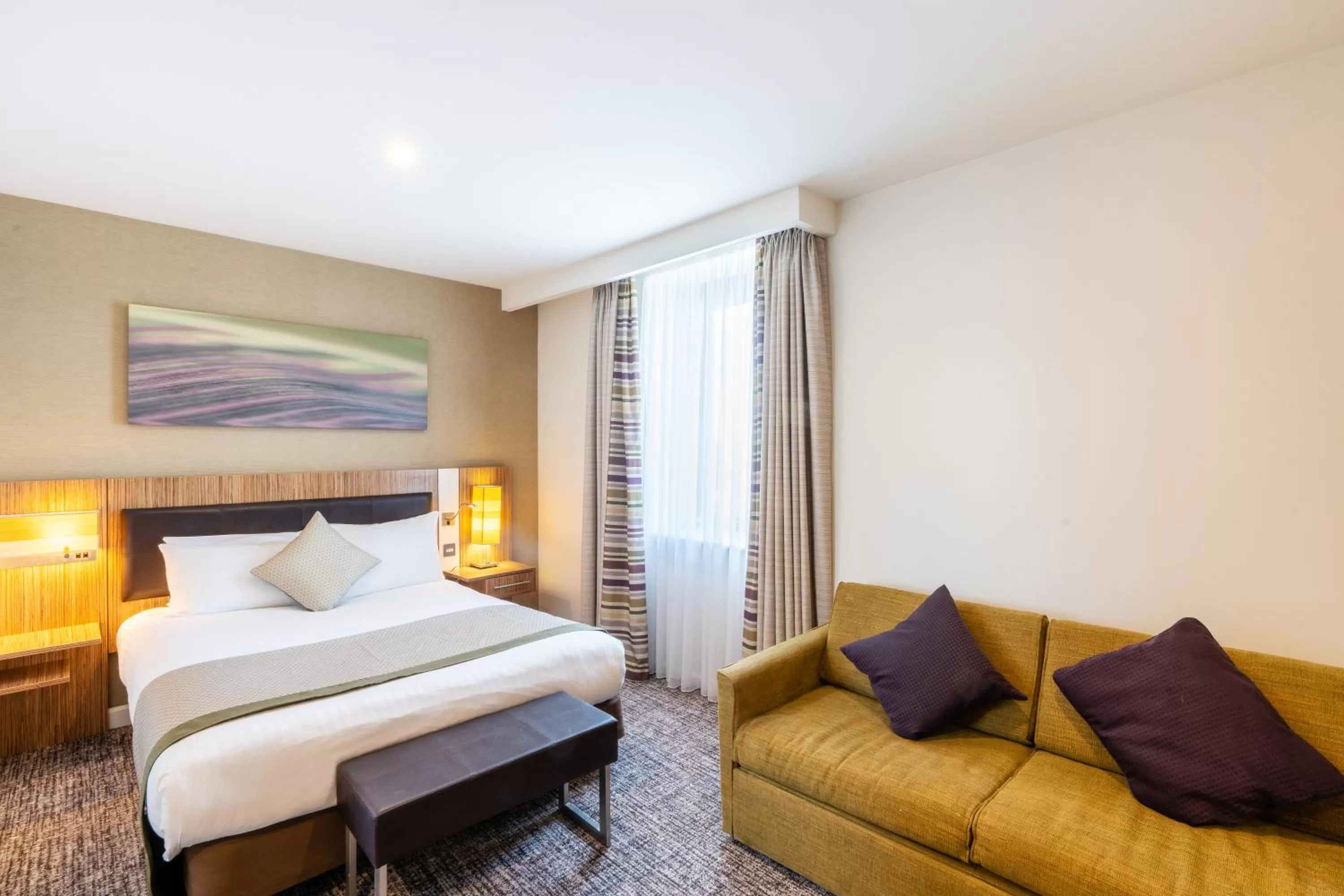 Standard Queen Room with Sofa Bed in Holiday Inn Stevenage by IHG