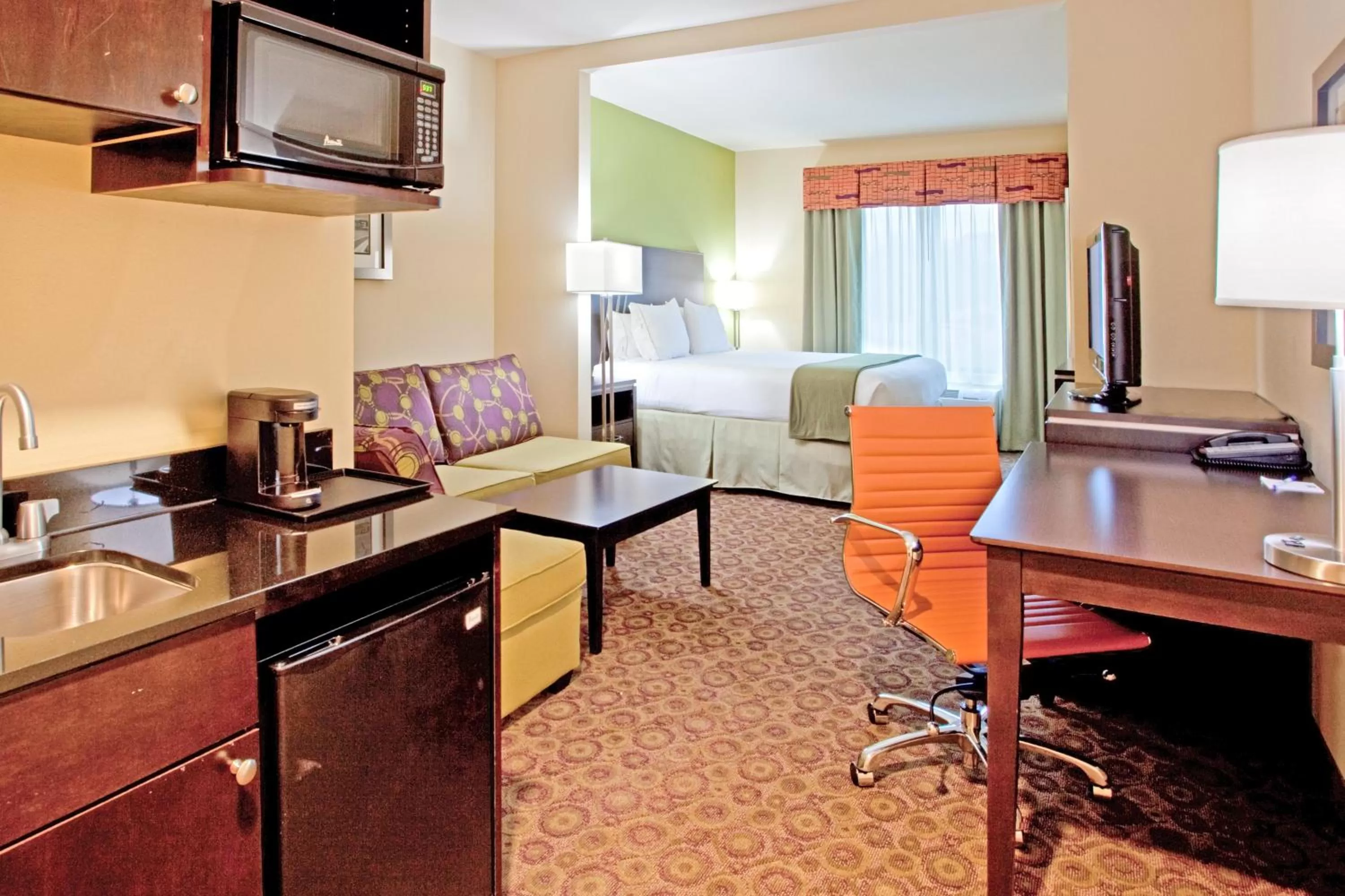 King Suite in Holiday Inn Express Hotel & Suites Clemson - University Area by IHG