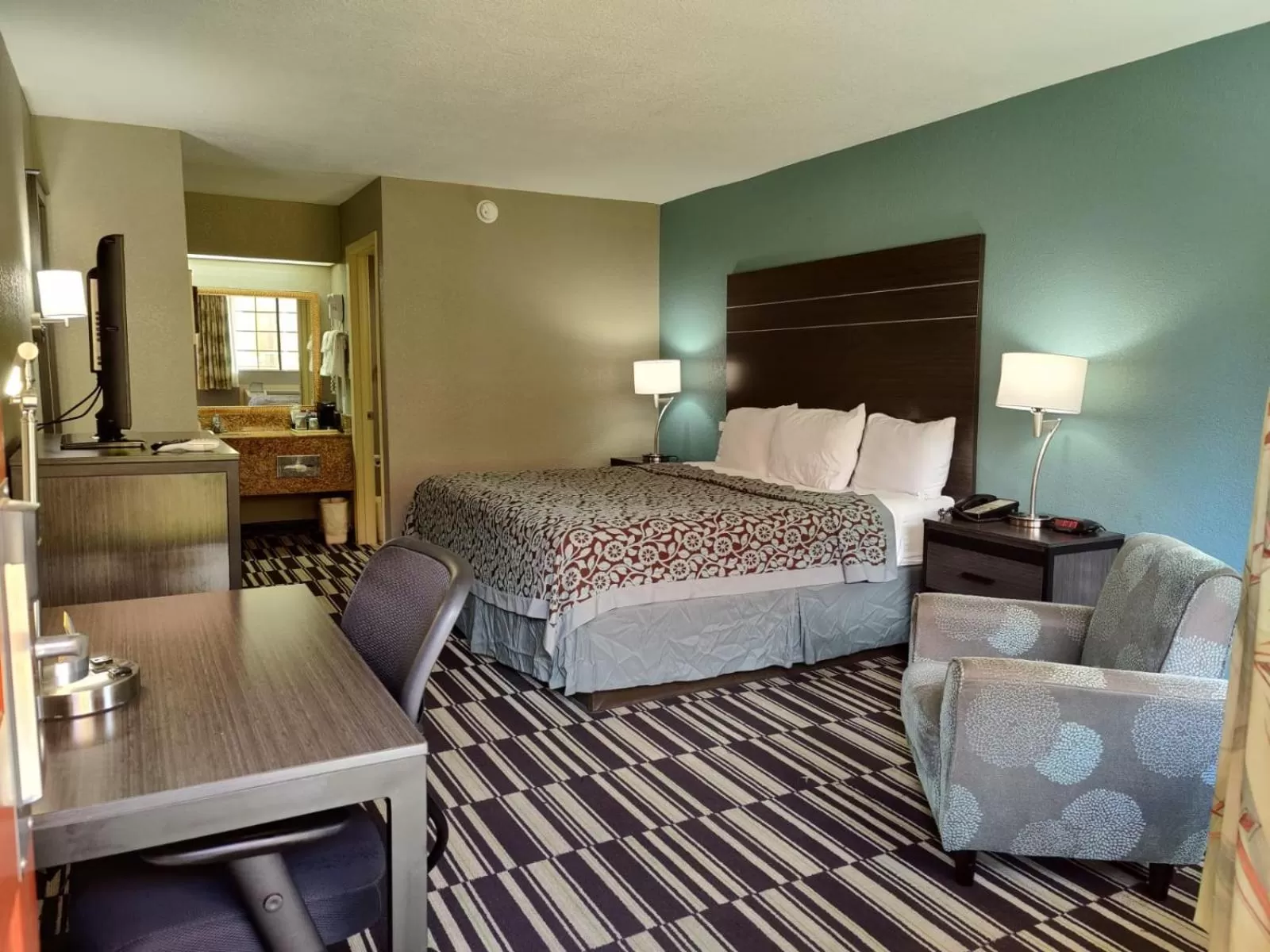 King Room - Disability Access - Non-Smoking in Days Inn by Wyndham Southaven MS