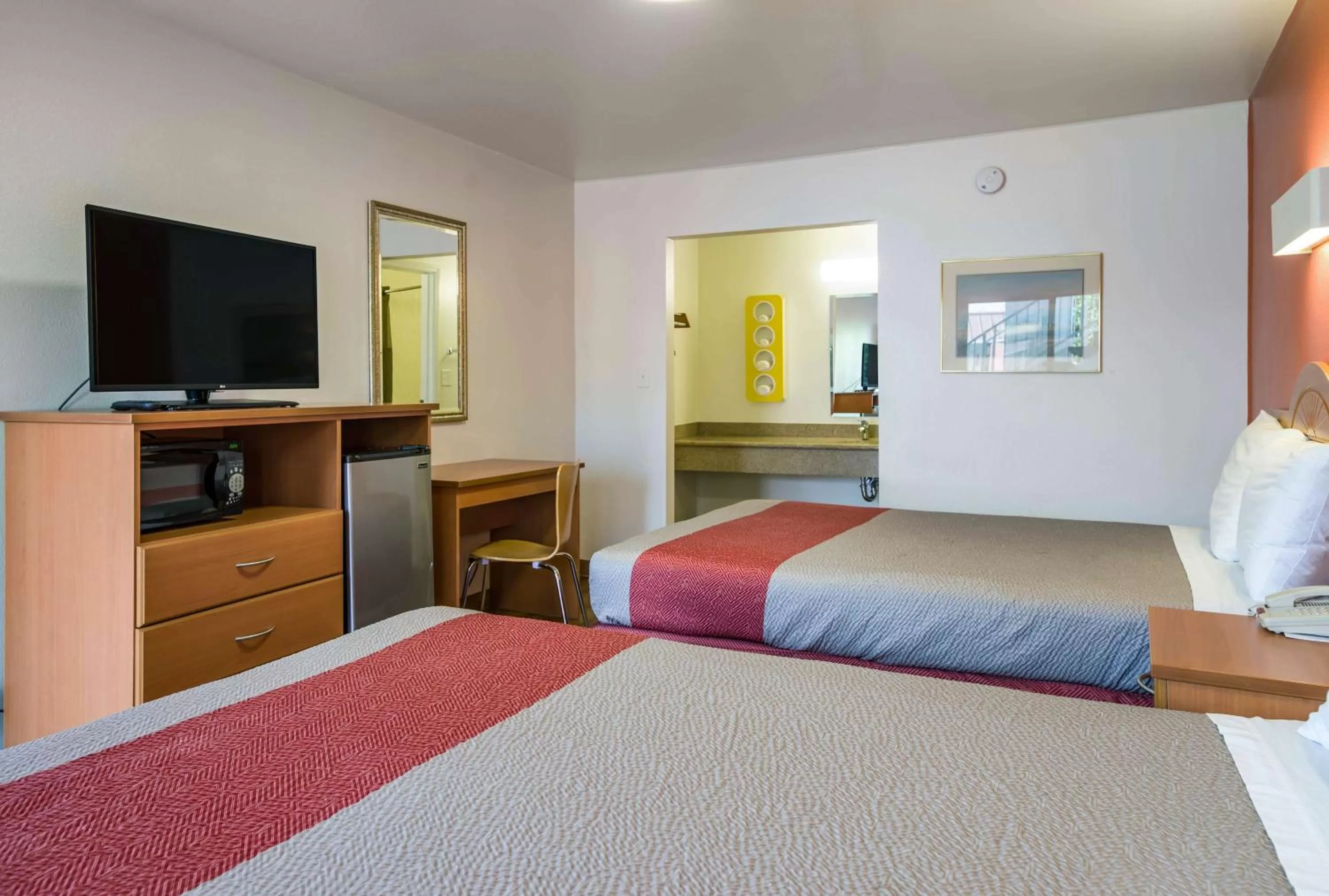 Deluxe Queen Room with Two Queen Beds in Motel 6-Concord, CA