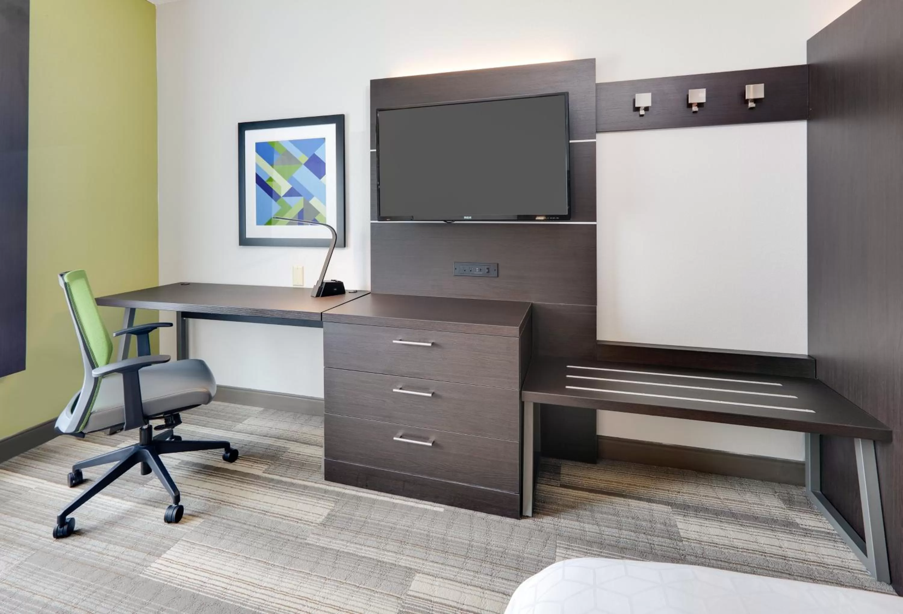 Standard Queen Room with Two Queen Beds in Holiday Inn Express Hotel & Suites Dublin by IHG