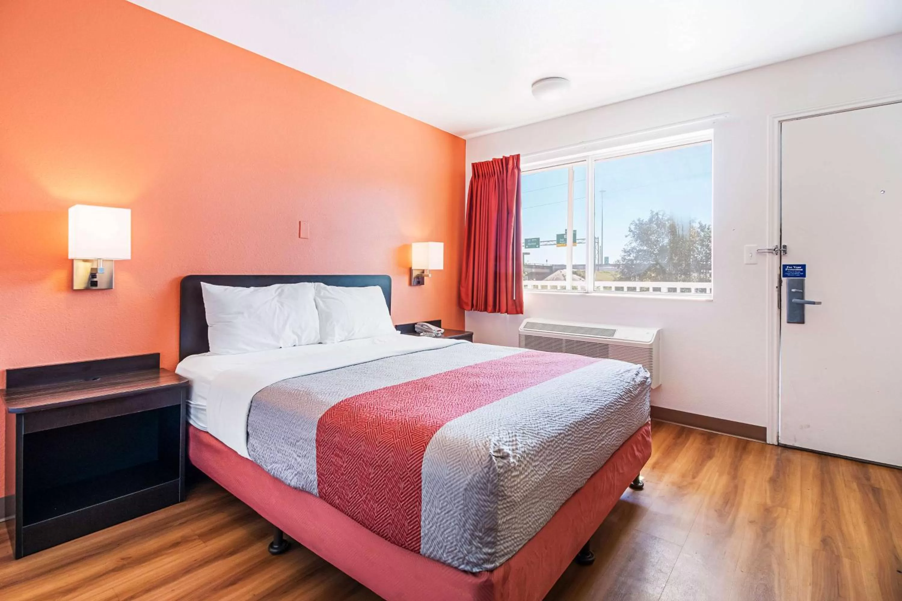 Queen Room in Motel 6-Corpus Christi, TX - Northwest