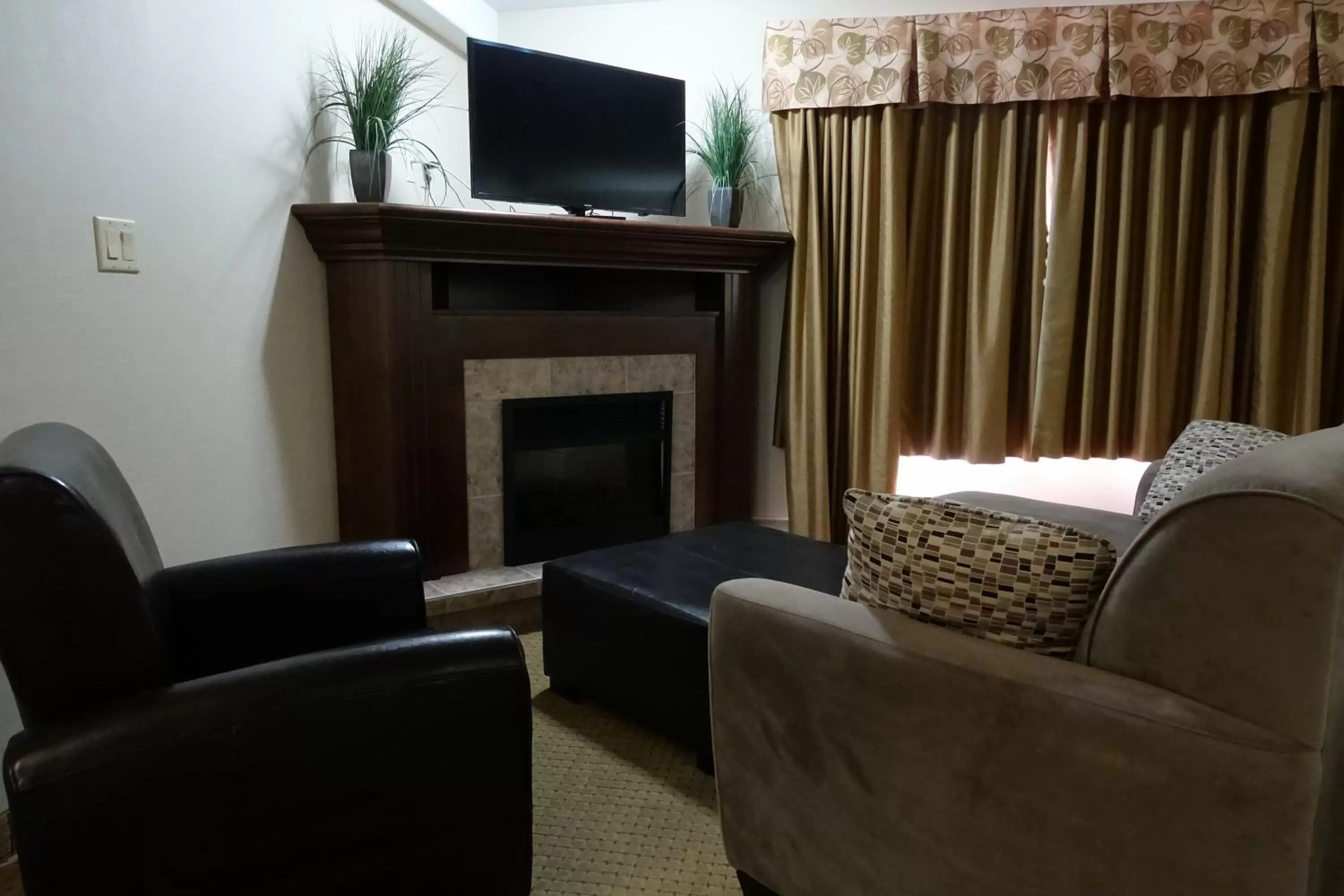 Presidential Suite - Non-Smoking in Ramada by Wyndham Weyburn