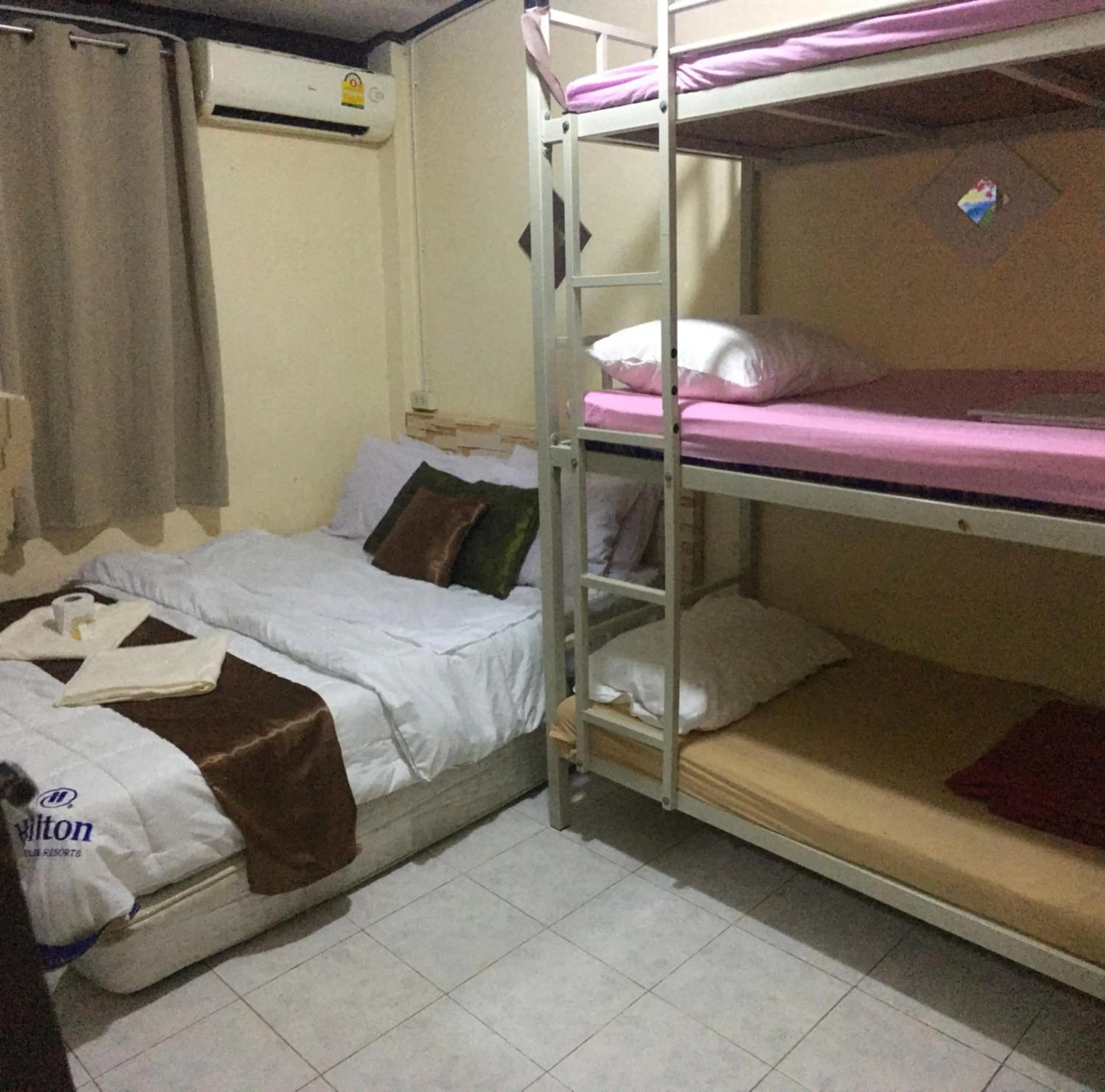 Deluxe Double Room with Extra Bed in Hostel 24