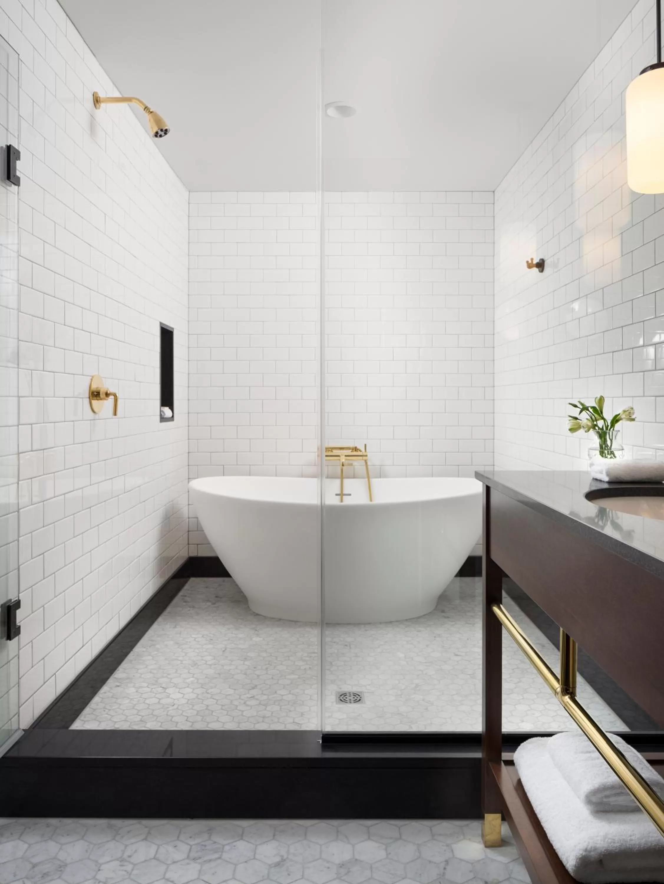 One-Bedroom King Suite with Mobility Accessible Tub in Kimpton Journeyman Hotel by IHG