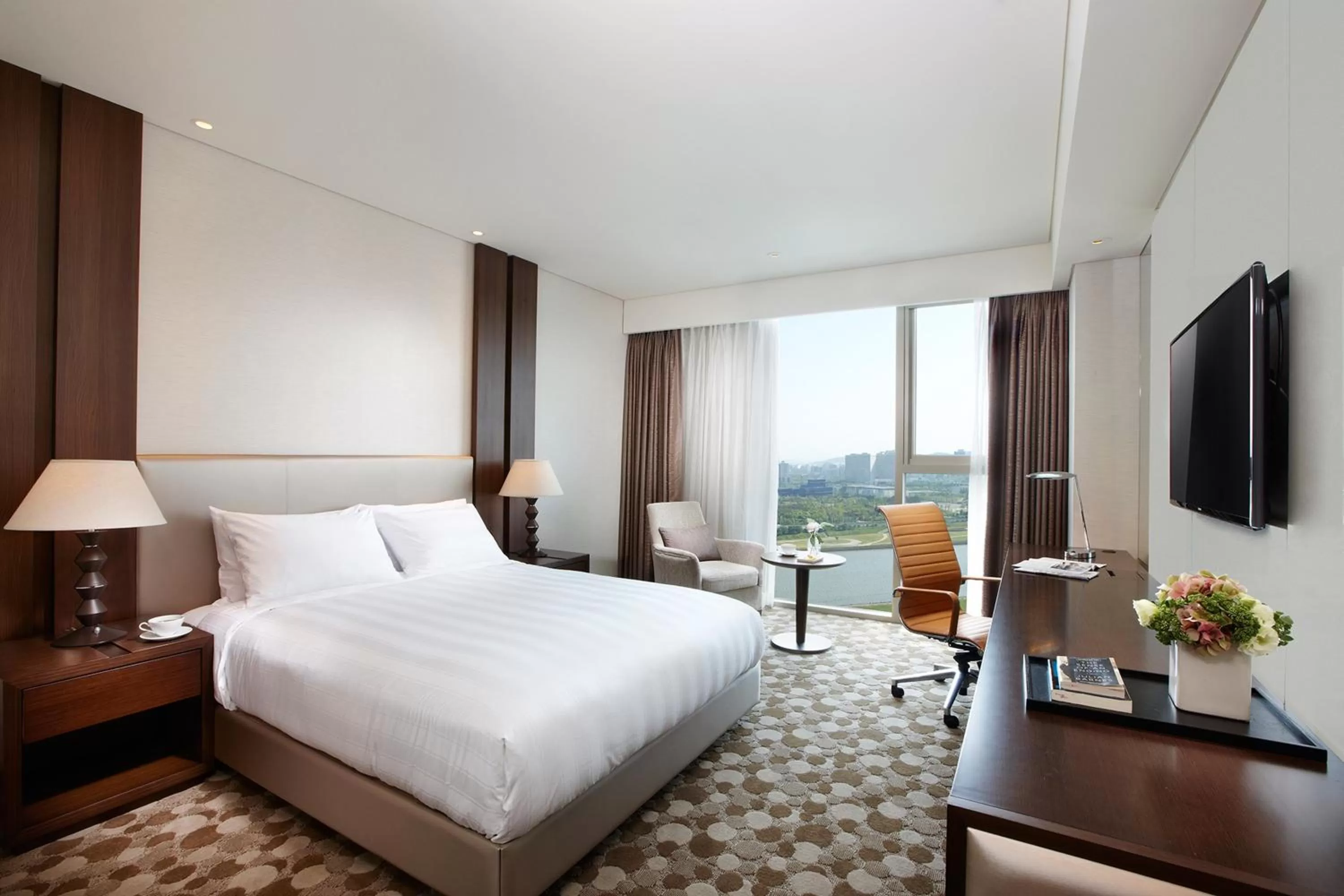 Deluxe Double Room with River View in LOTTE CITY HOTEL Daejeon