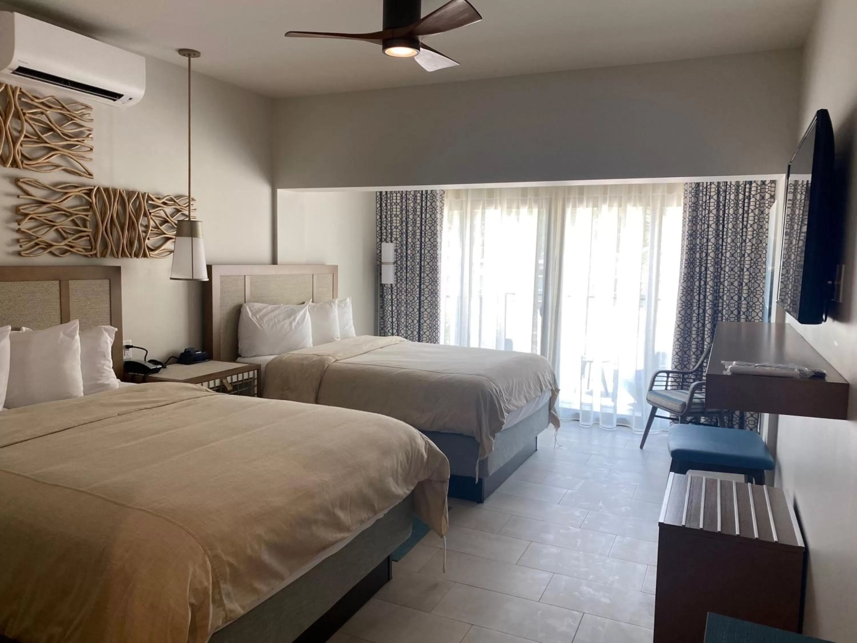 Standard Queen Room in Chesapeake Beach Resort